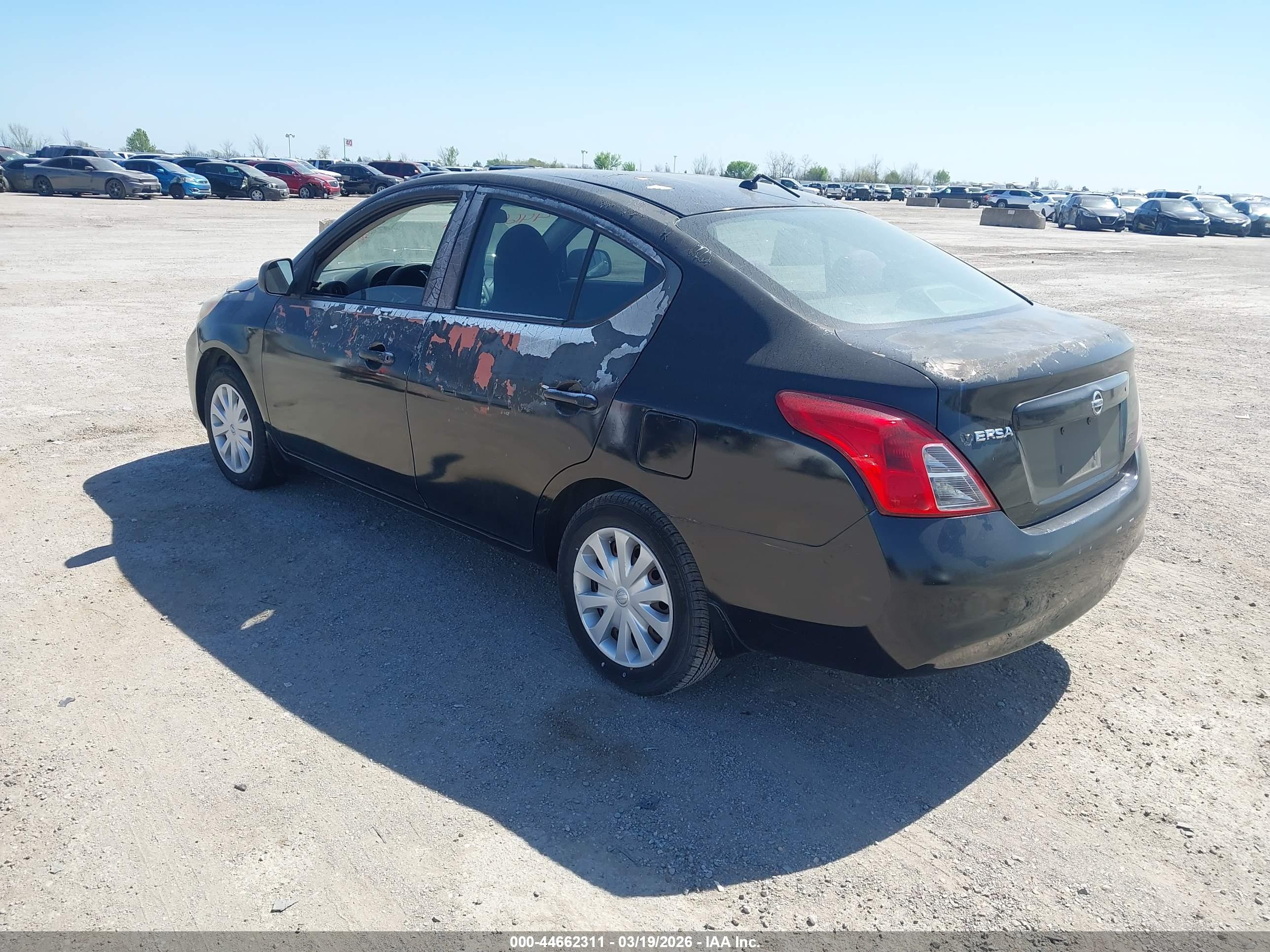 NISSAN VERSA image 3
