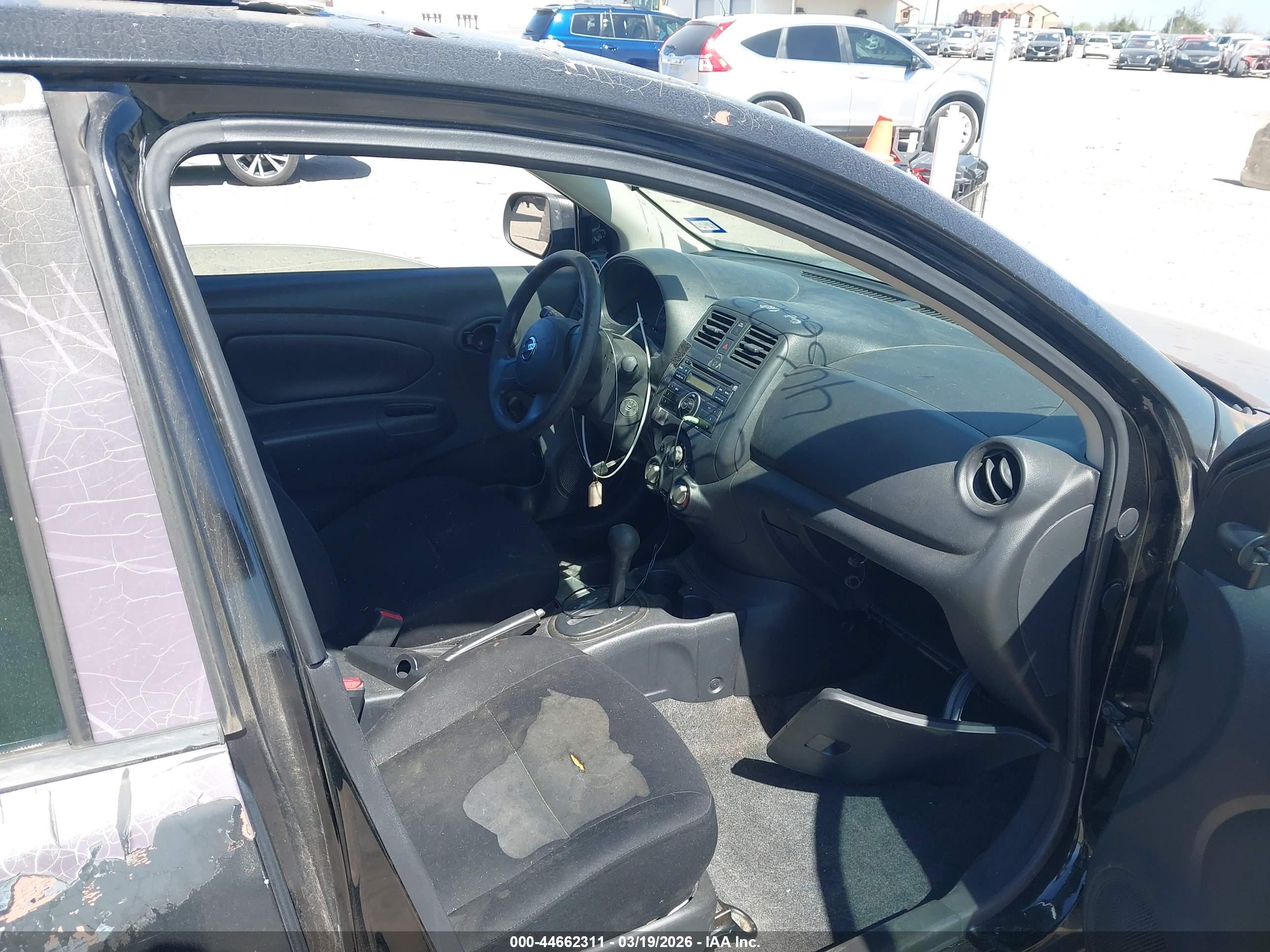NISSAN VERSA image 5