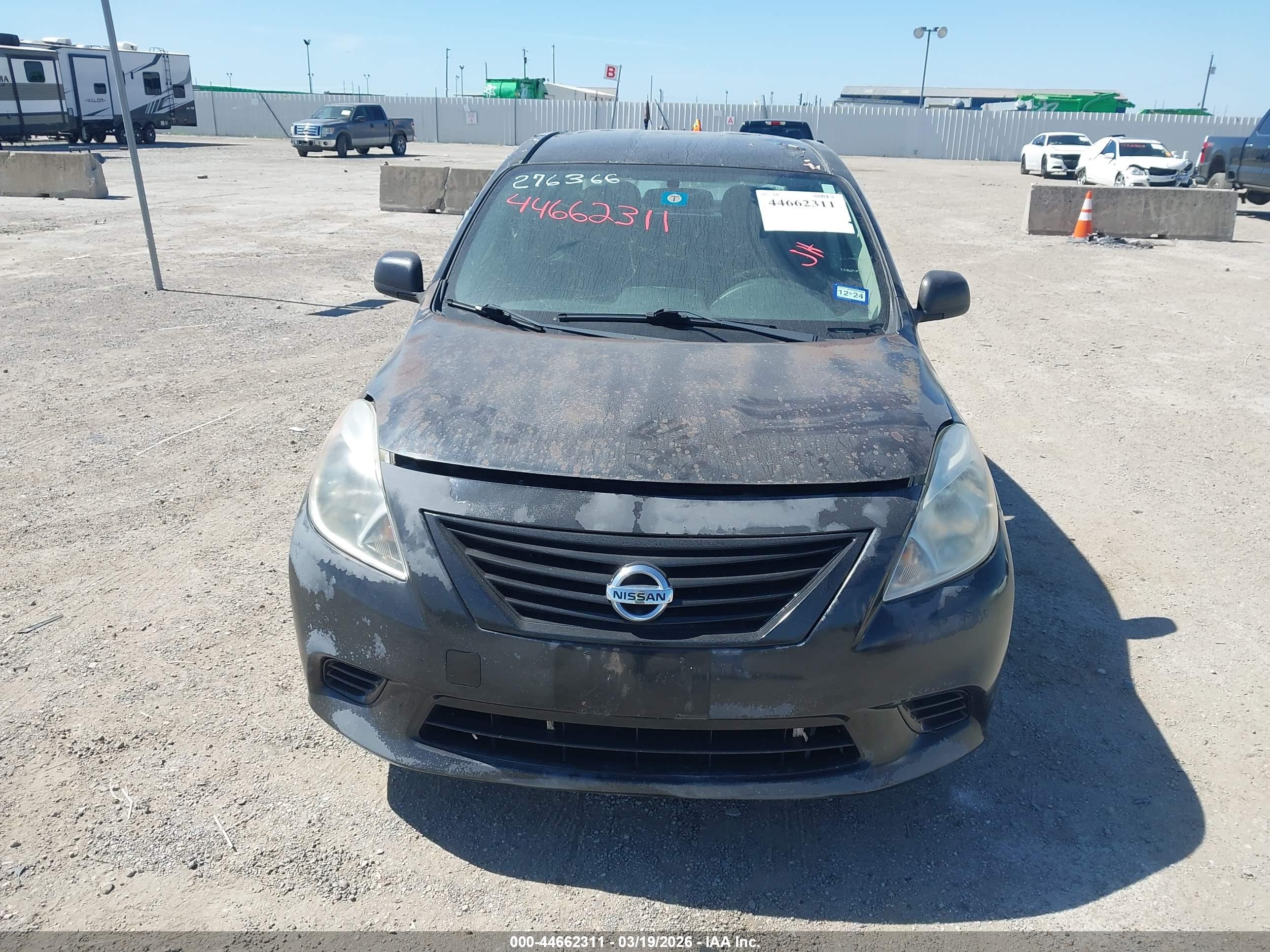 NISSAN VERSA image 6