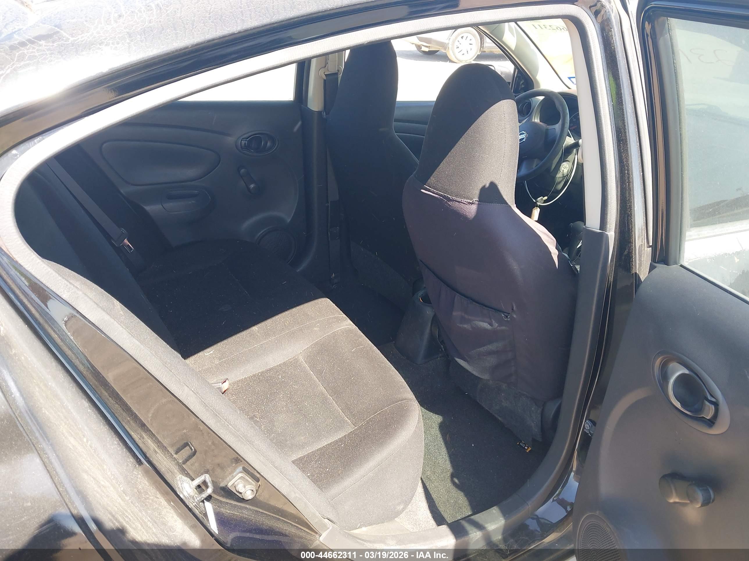 NISSAN VERSA image 8