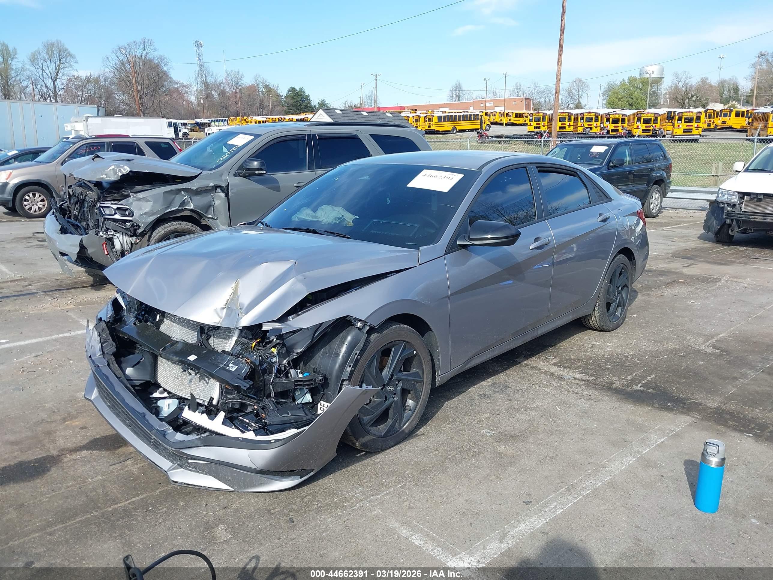 HYUNDAI ELANTRA image 2