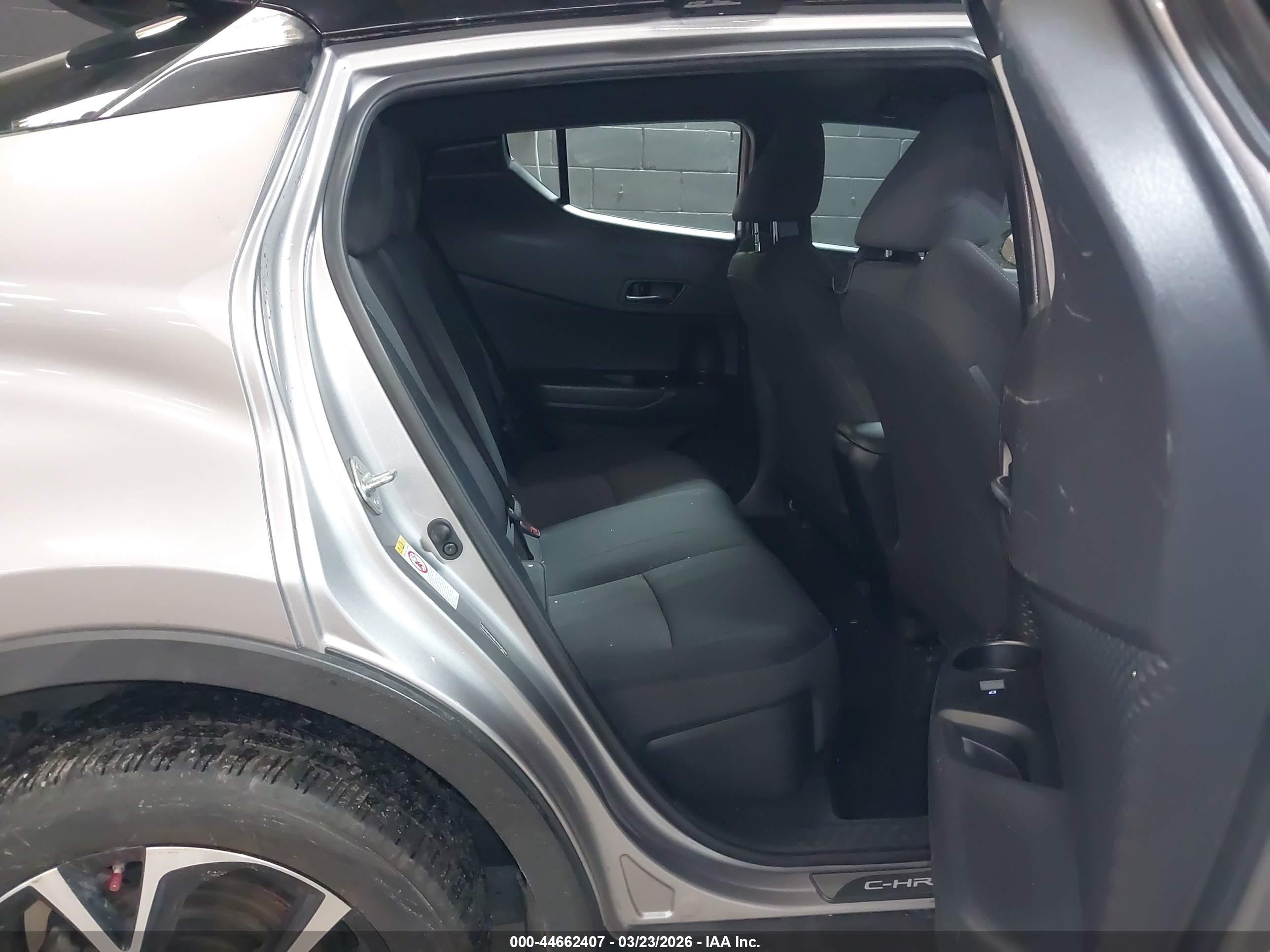 TOYOTA C-HR image 8