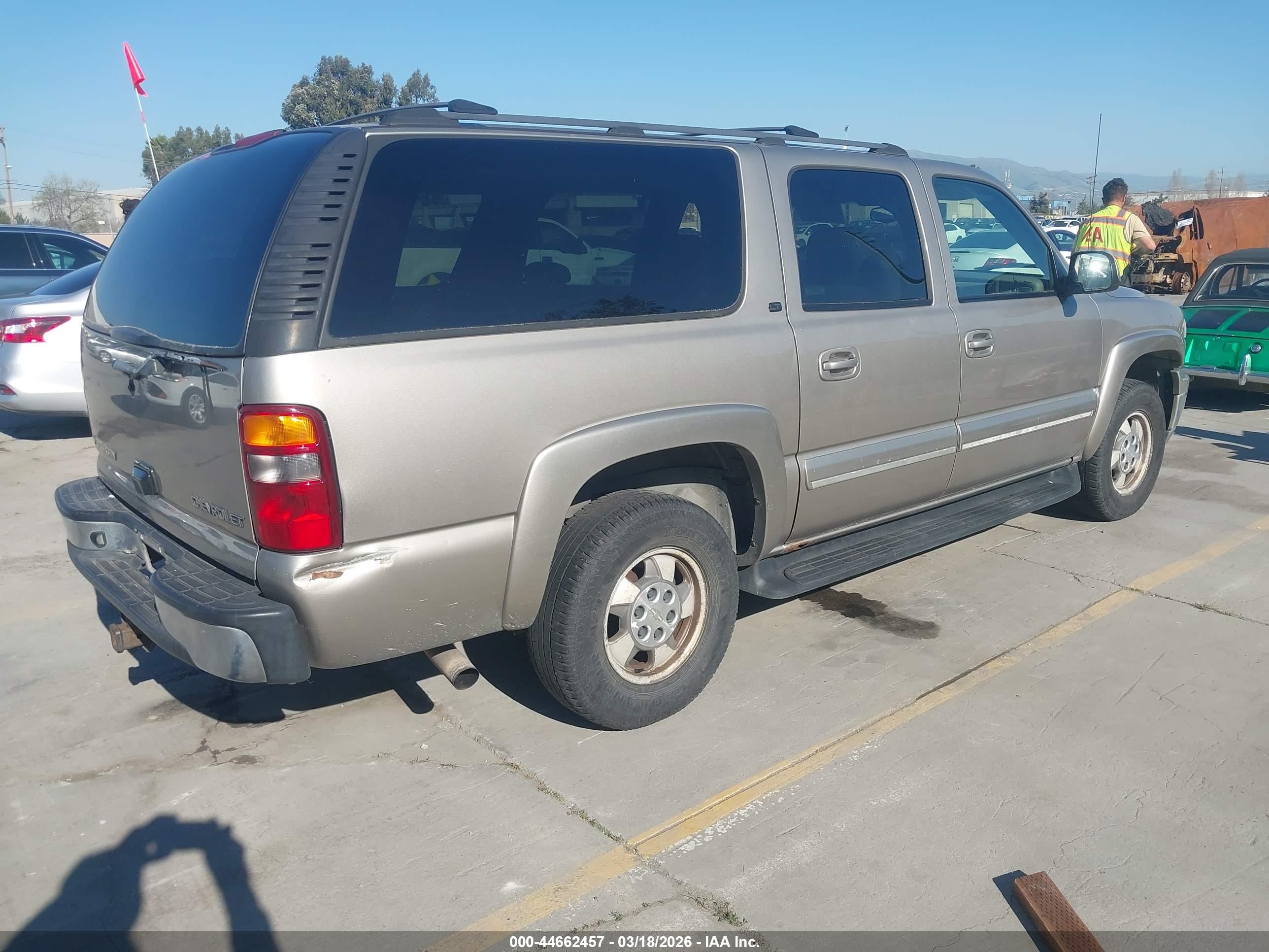 CHEVROLET SUBURBAN image 4