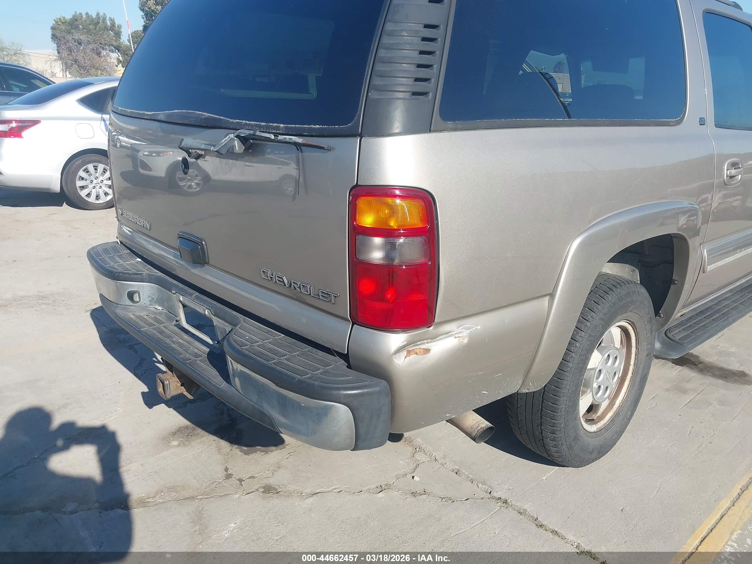 CHEVROLET SUBURBAN image 6