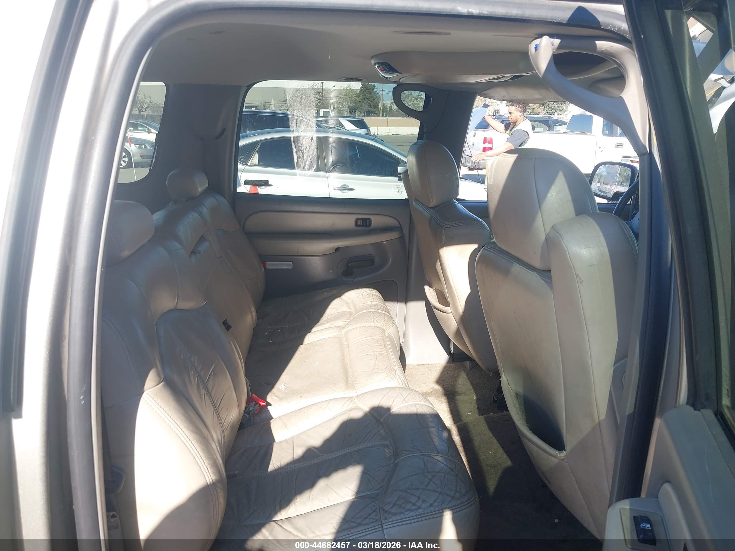 CHEVROLET SUBURBAN image 8