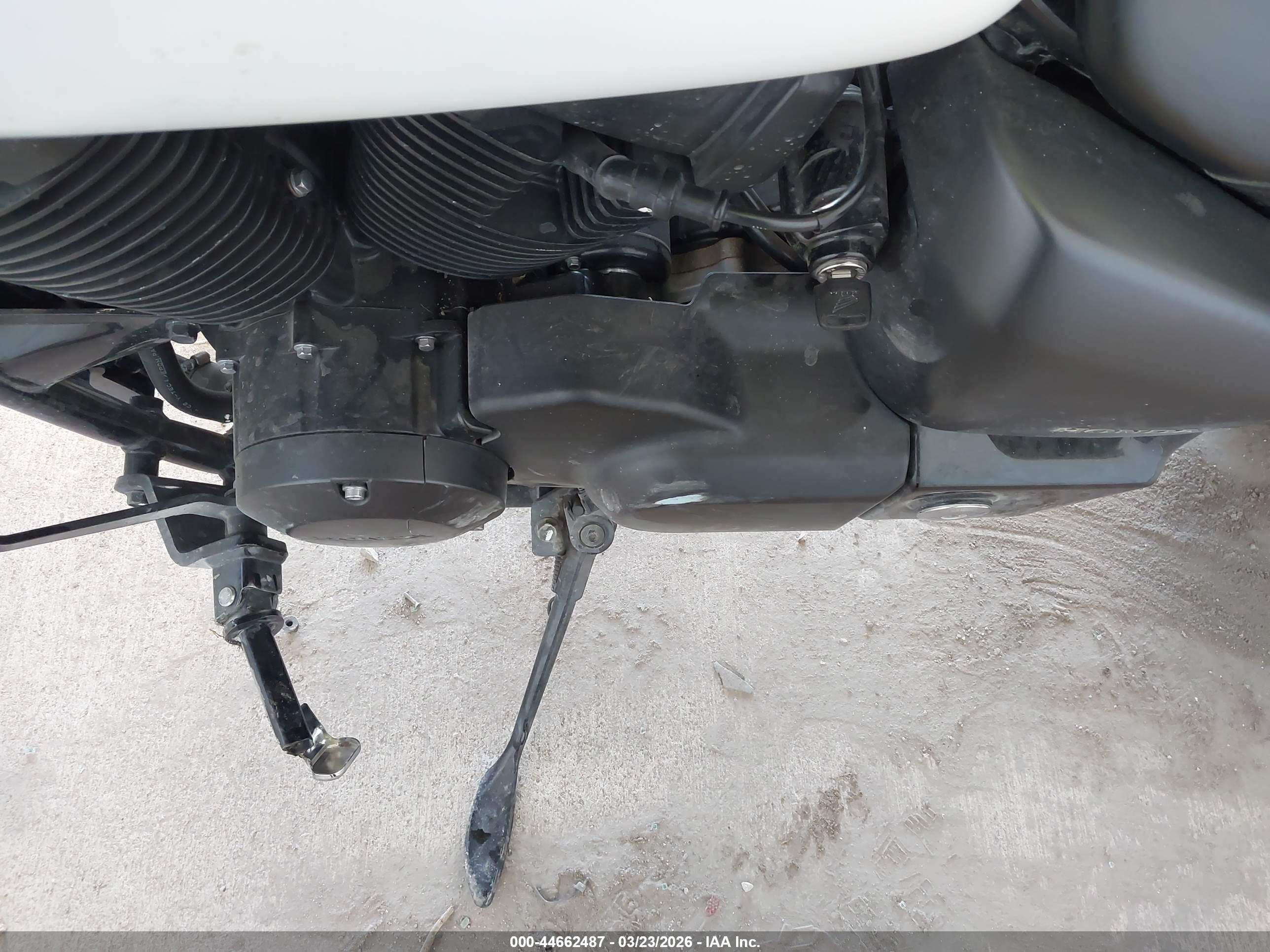 HONDA VT750 image 9