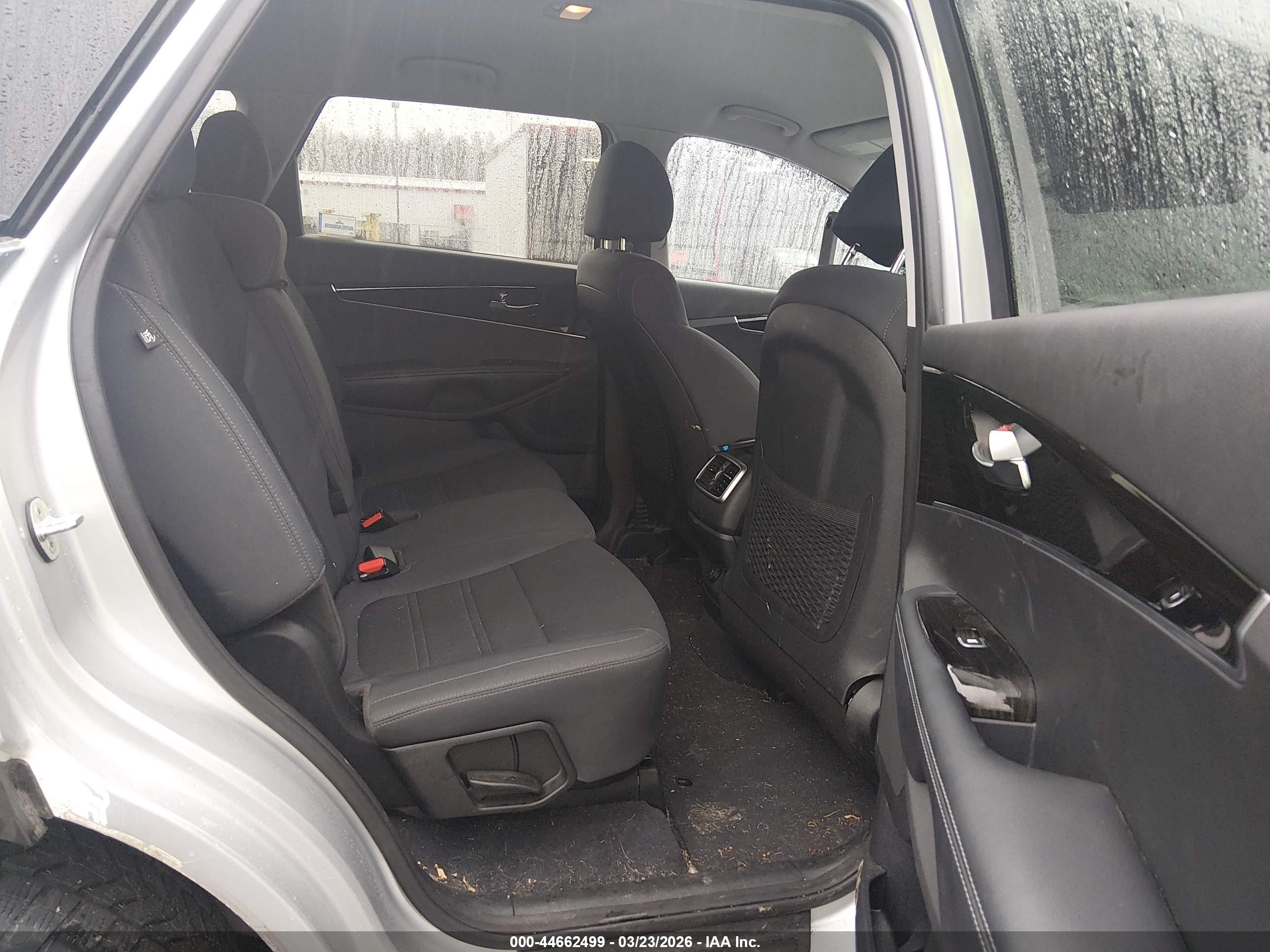 KIA SORENTO image 8