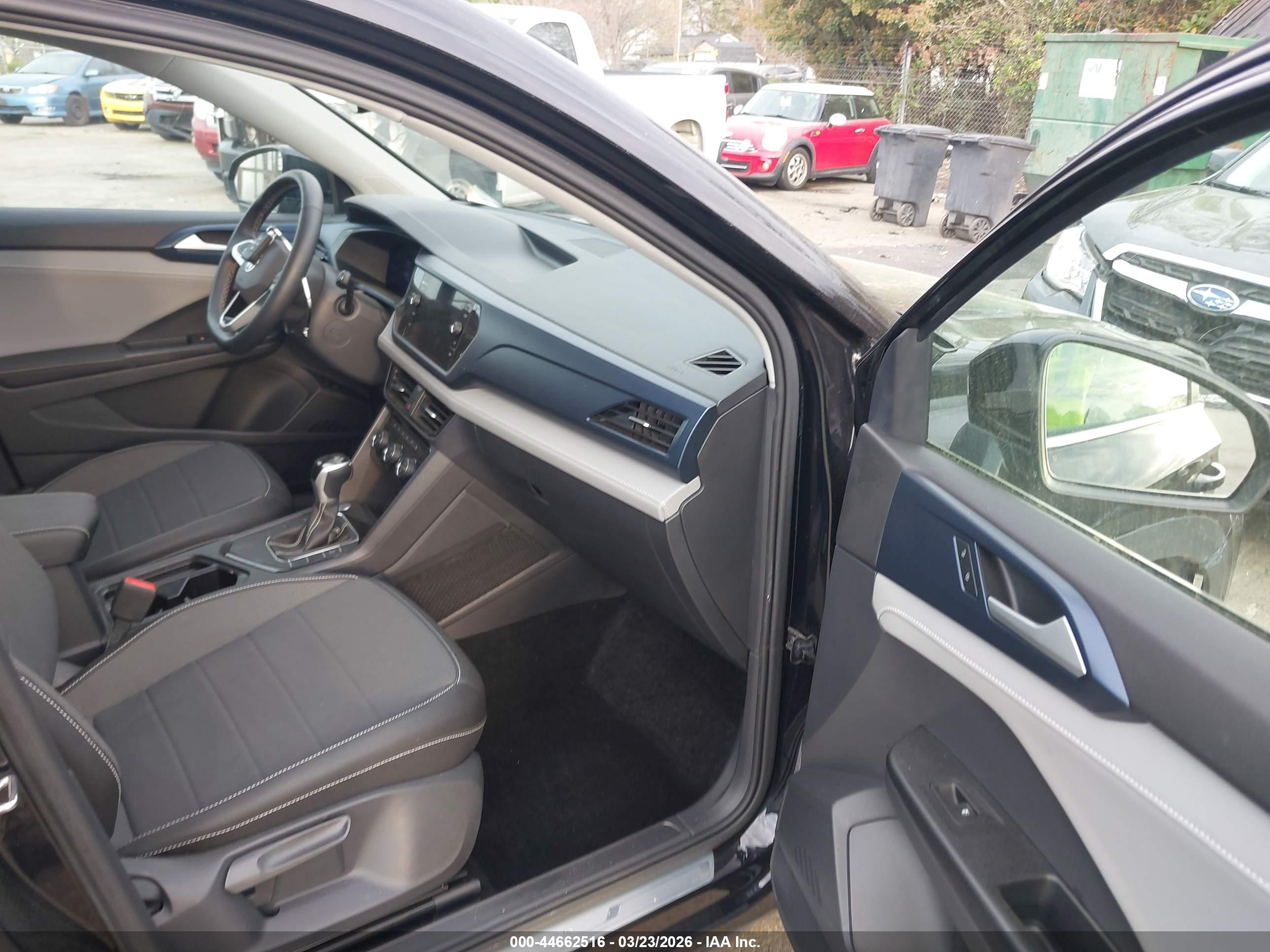 VOLKSWAGEN TAOS image 5