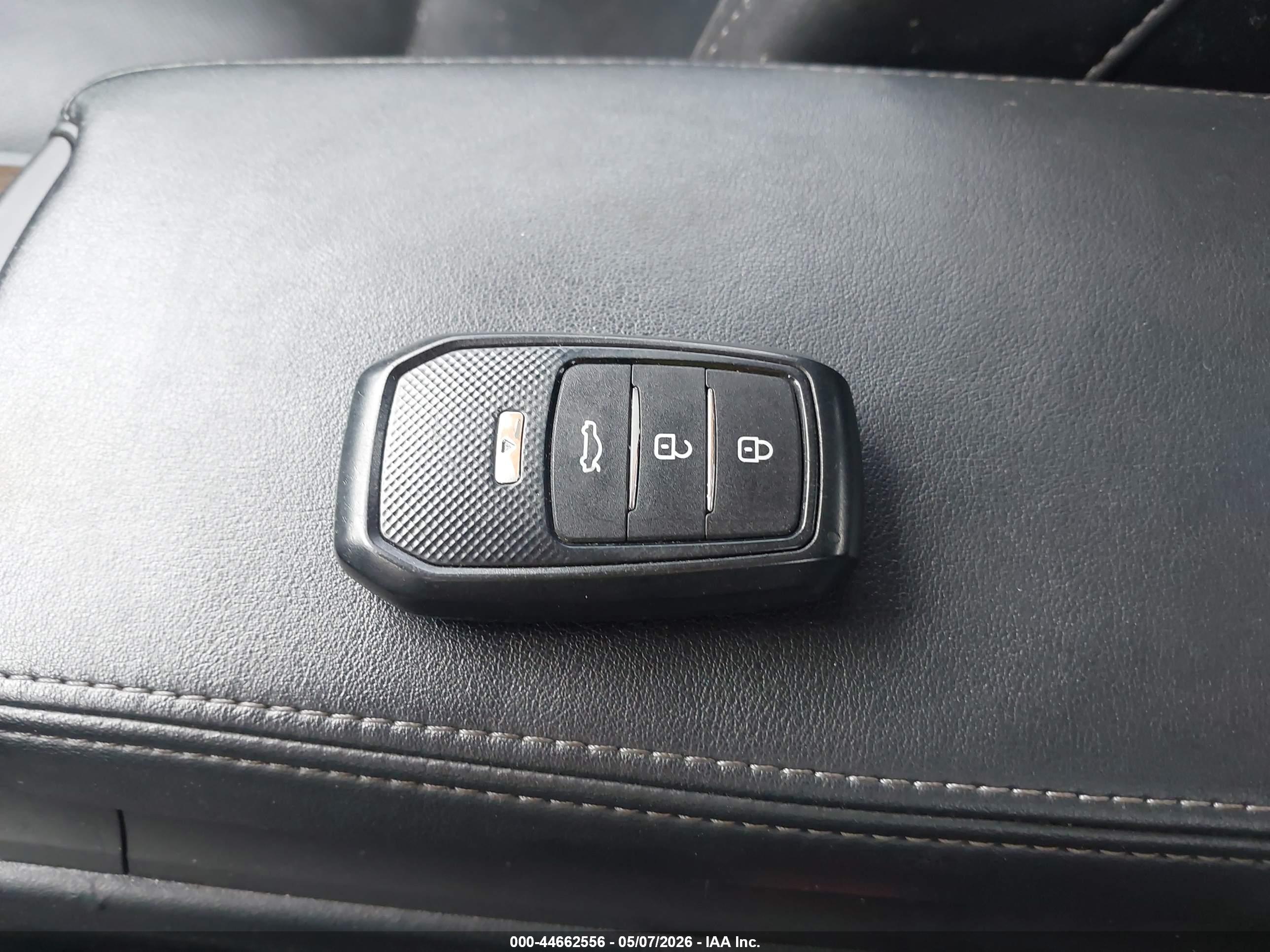 LEXUS IS image 11