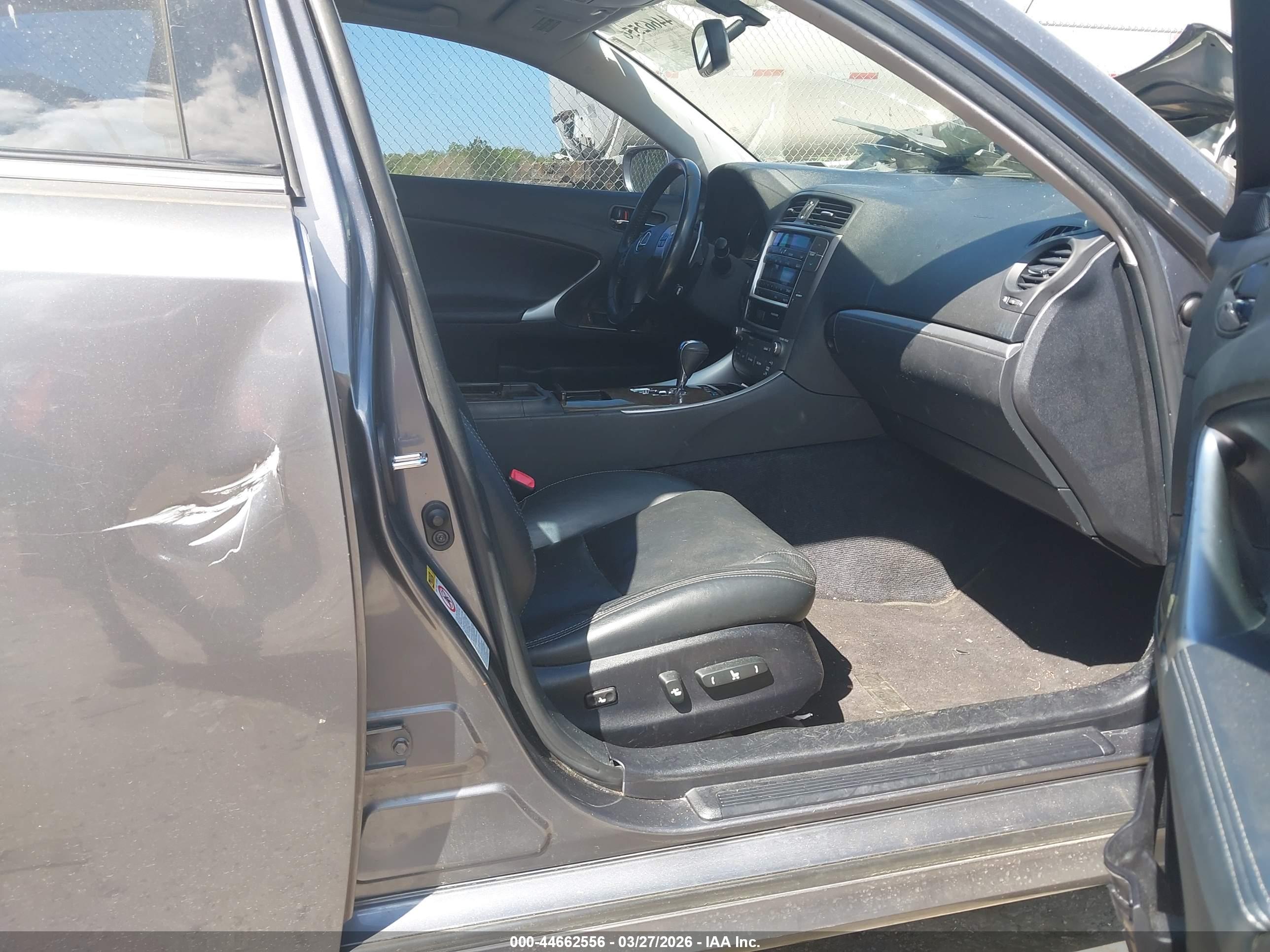 LEXUS IS image 5