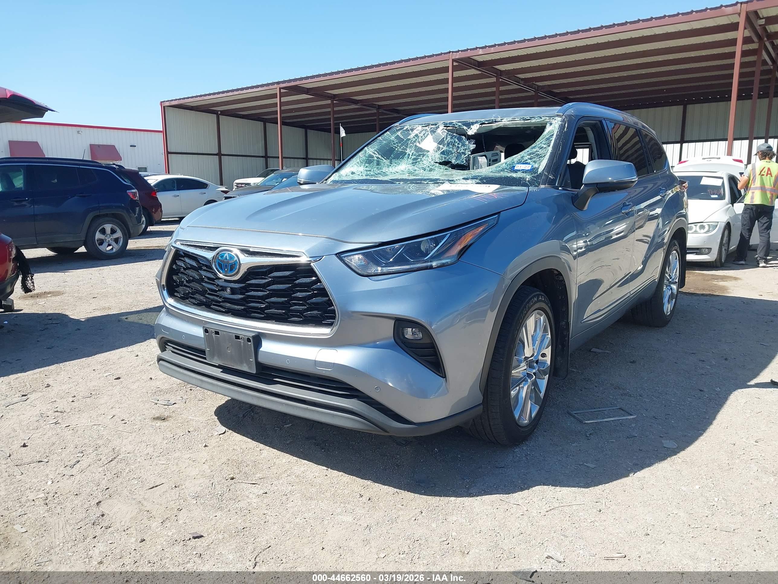 TOYOTA HIGHLANDER image 2