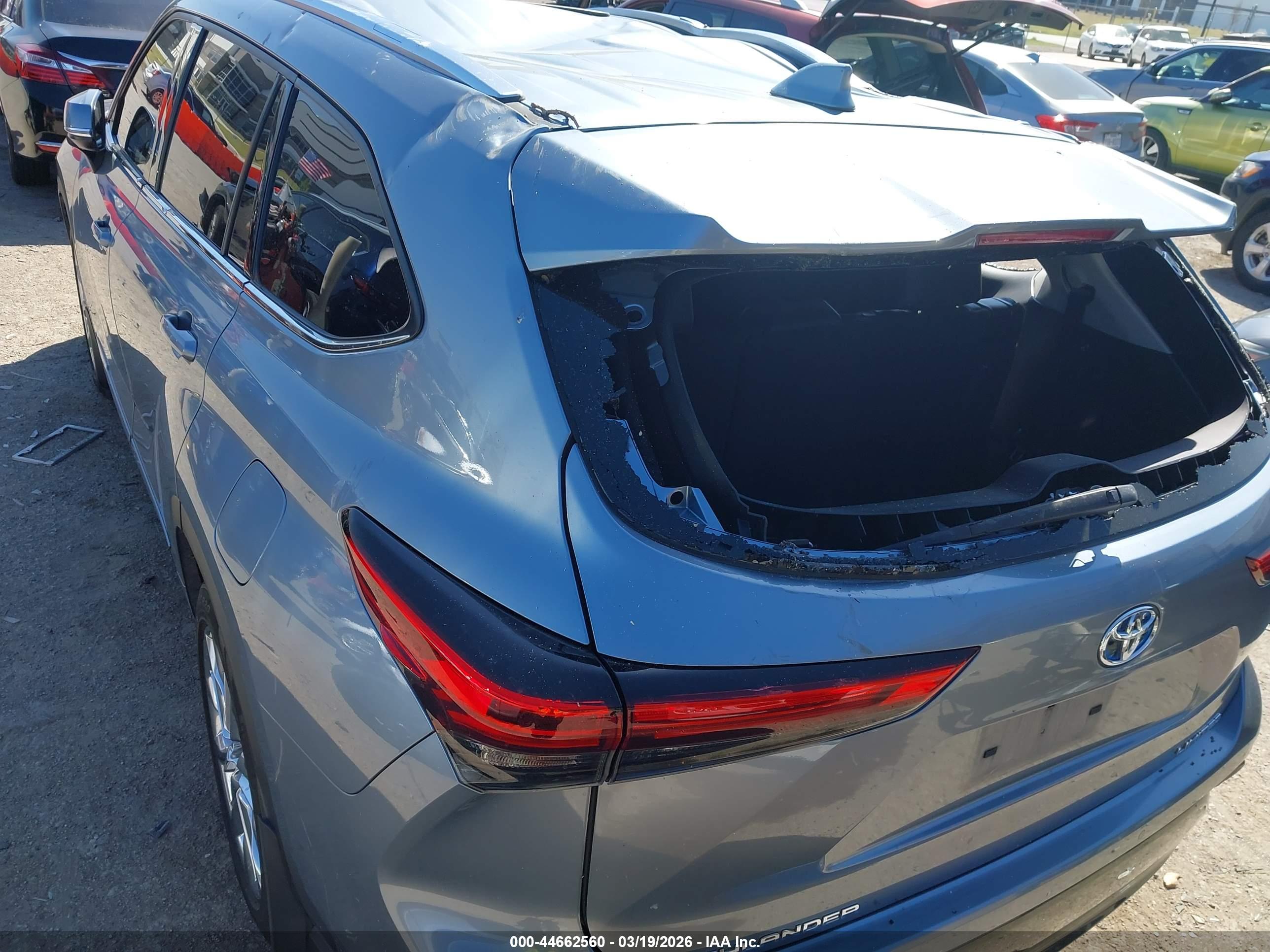 TOYOTA HIGHLANDER image 6