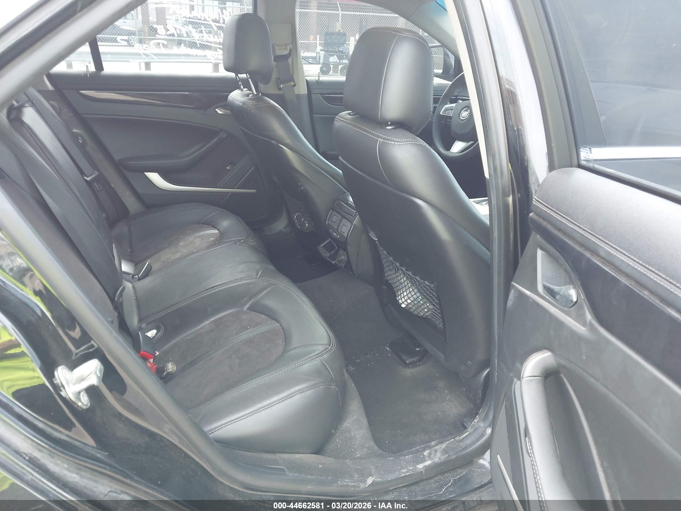 CADILLAC CTS image 8