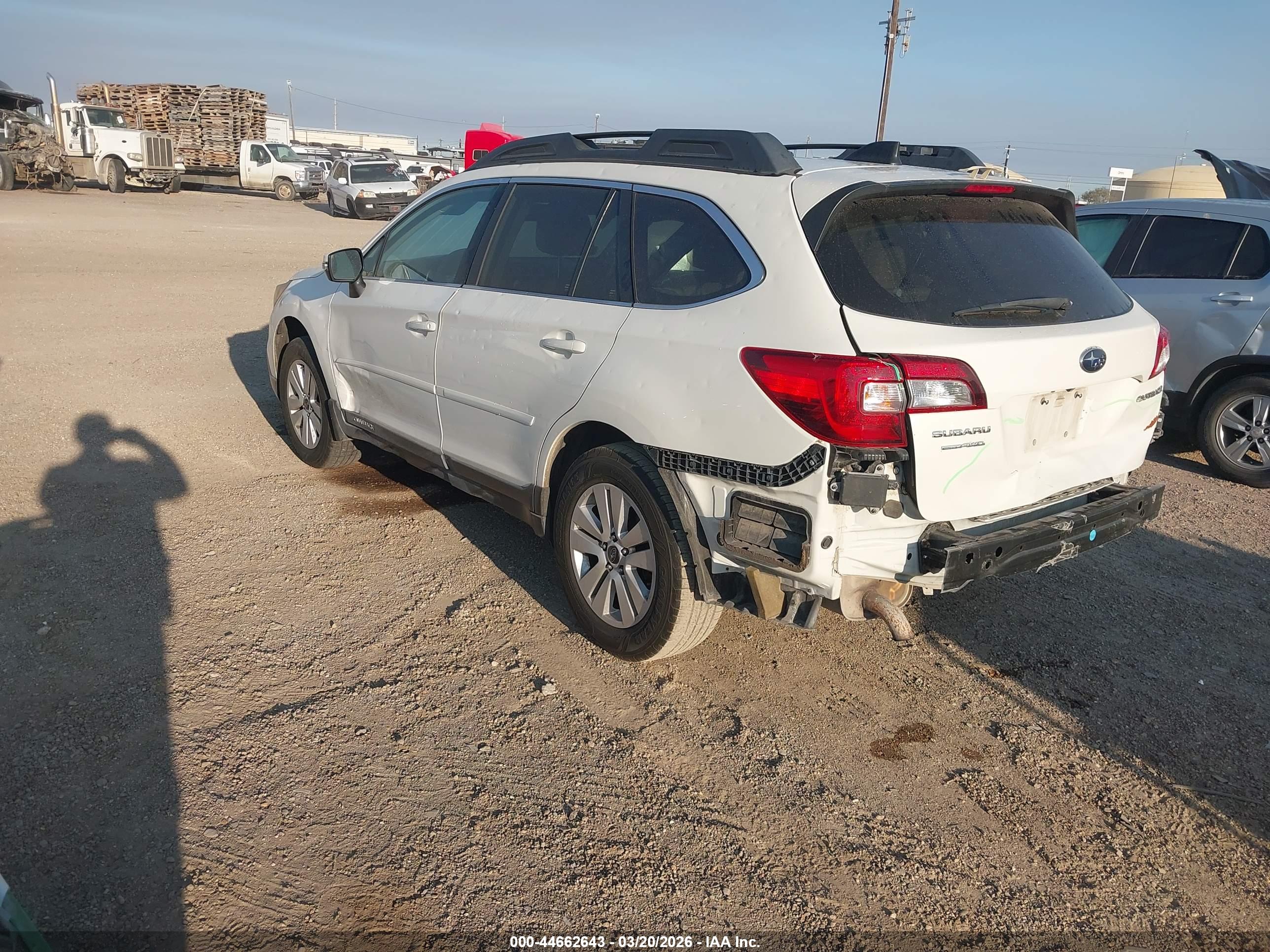 SUBARU OUTBACK image 3