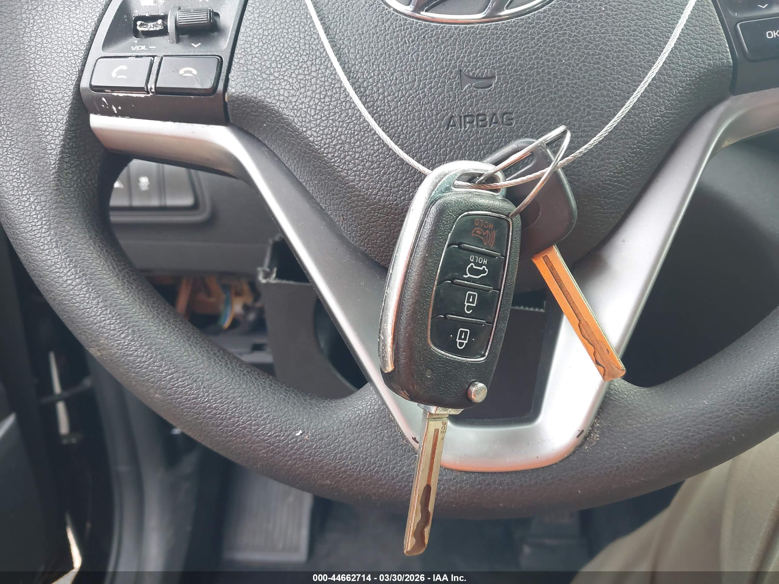 HYUNDAI TUCSON image 11
