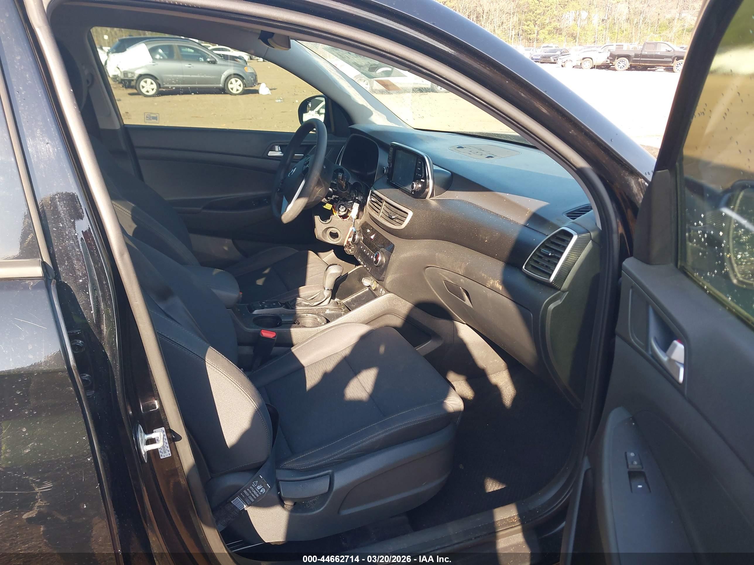 HYUNDAI TUCSON image 5