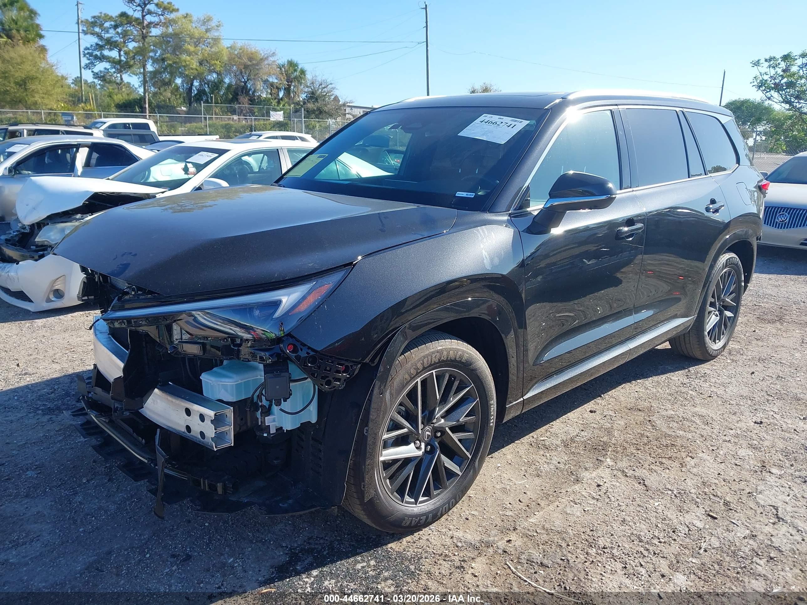 LEXUS TX image 2