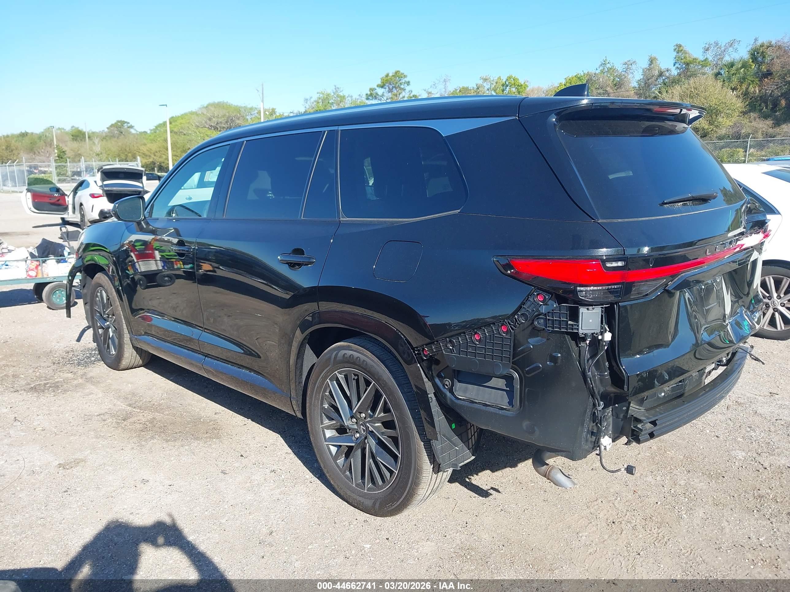 LEXUS TX image 3