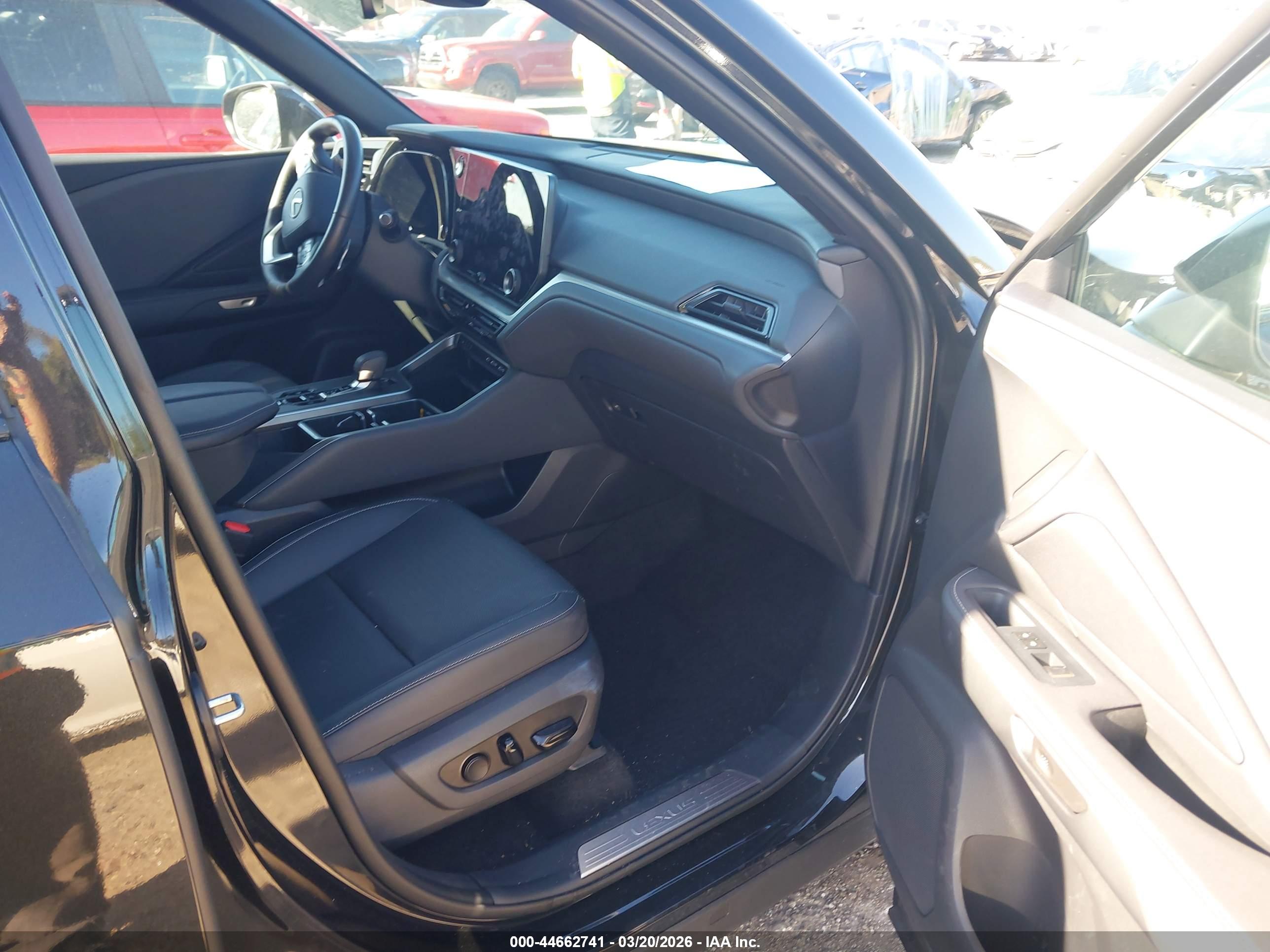 LEXUS TX image 5