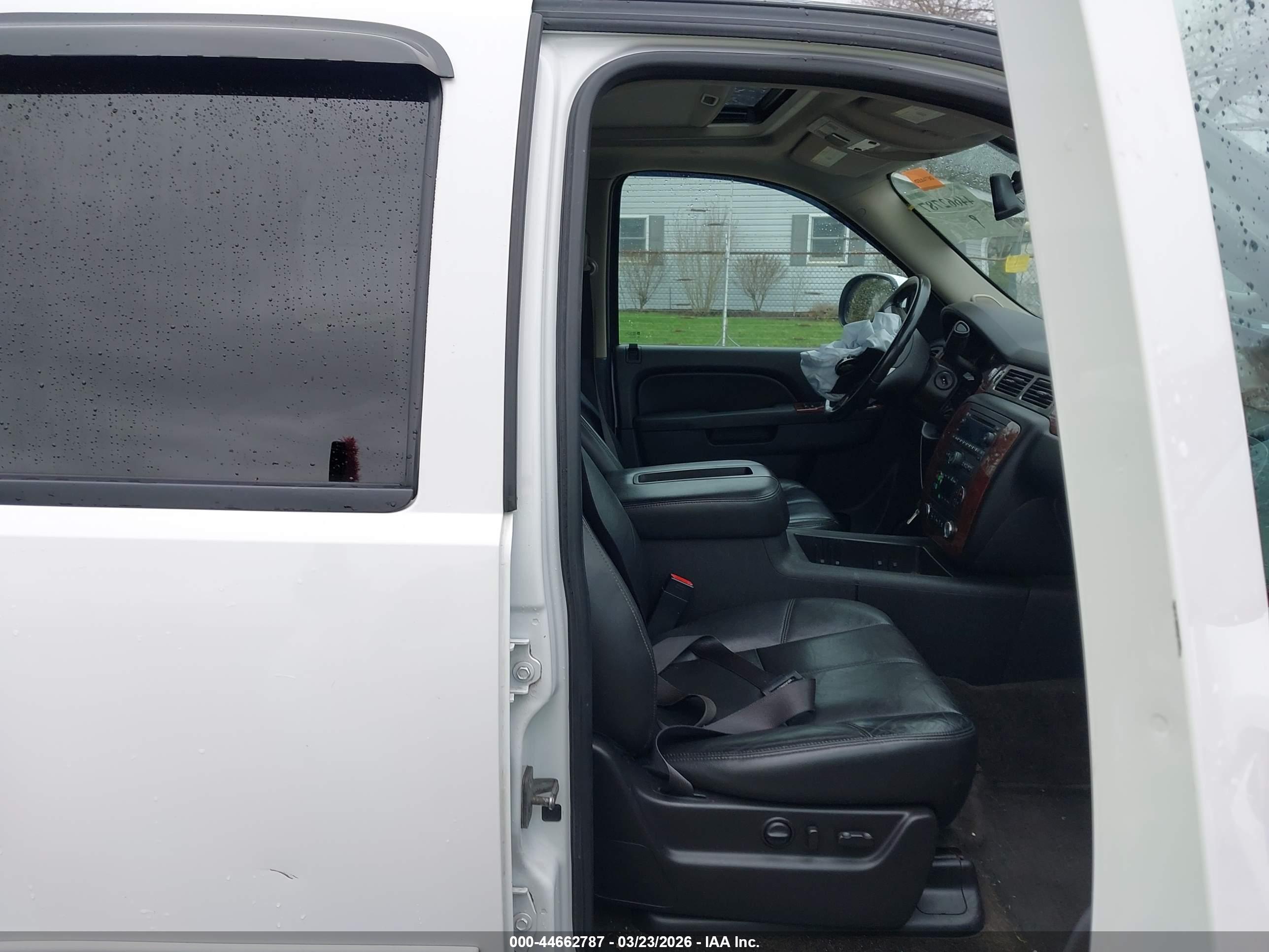 CHEVROLET TAHOE image 5
