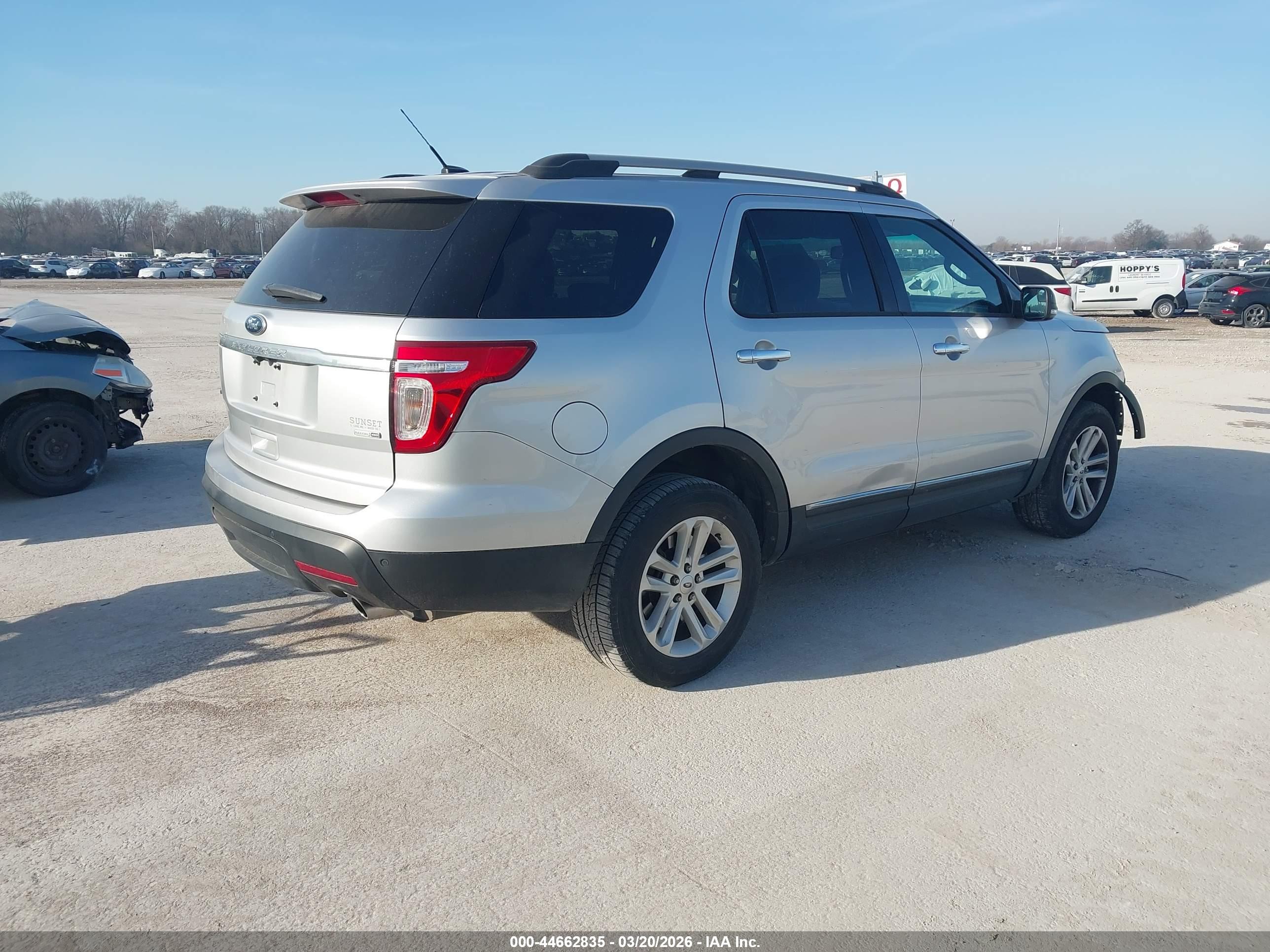FORD EXPLORER image 4