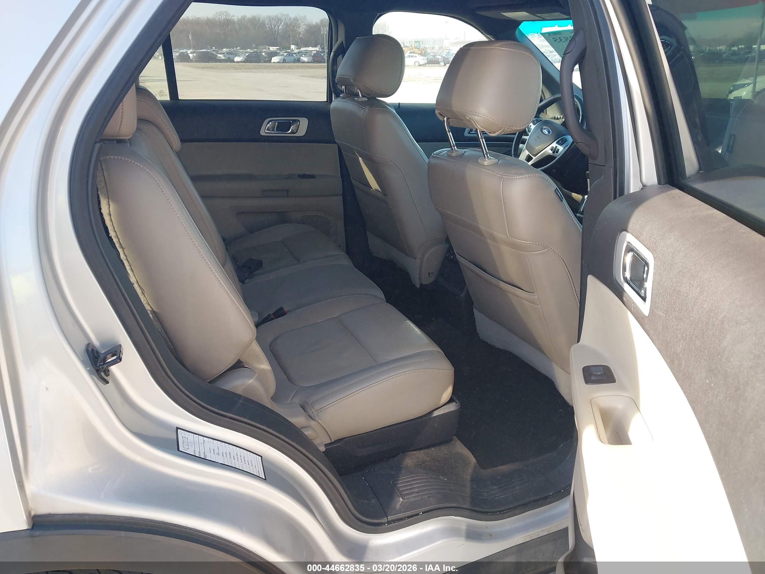 FORD EXPLORER image 8