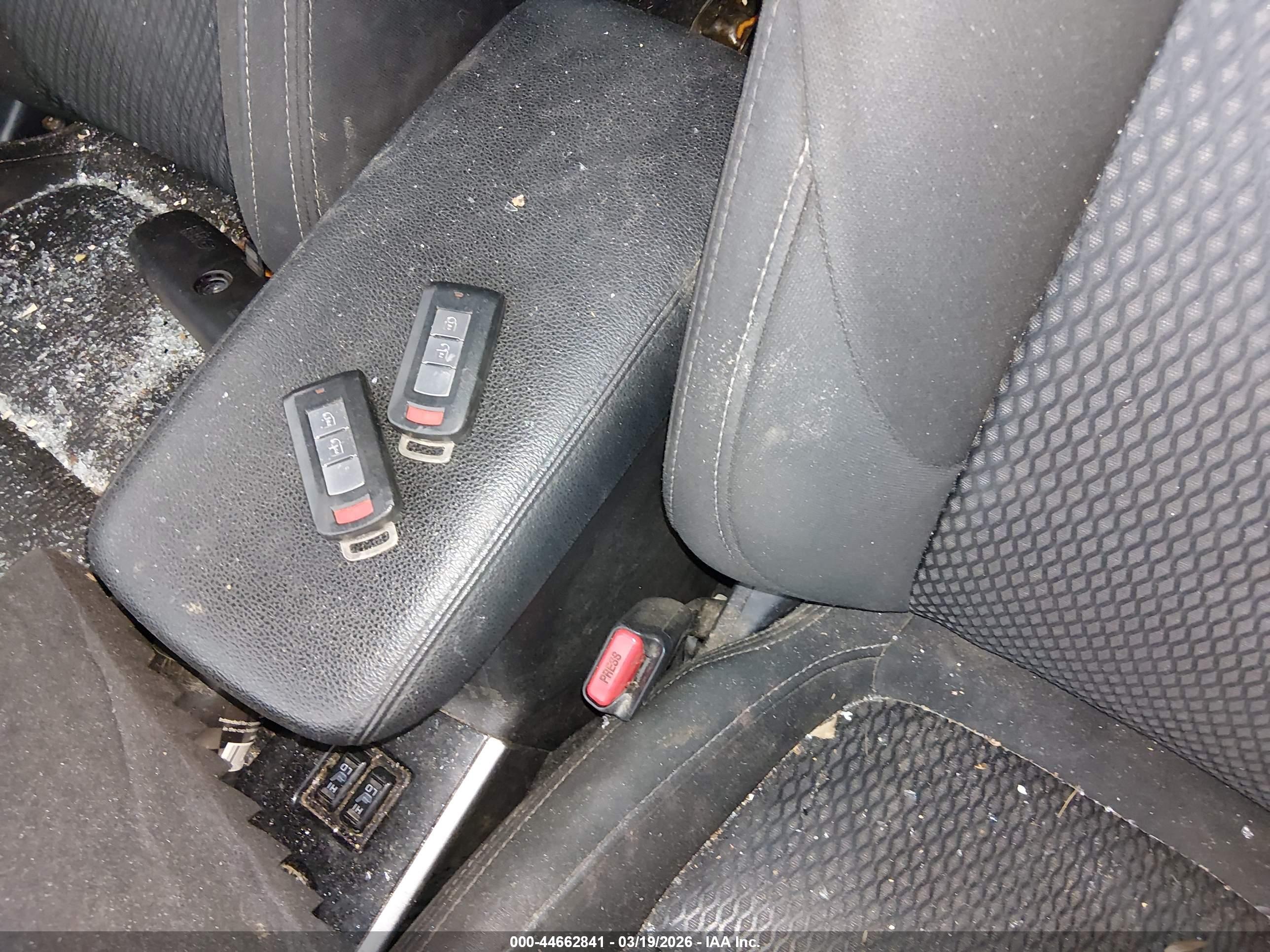 MITSUBISHI OUTLANDER image 11