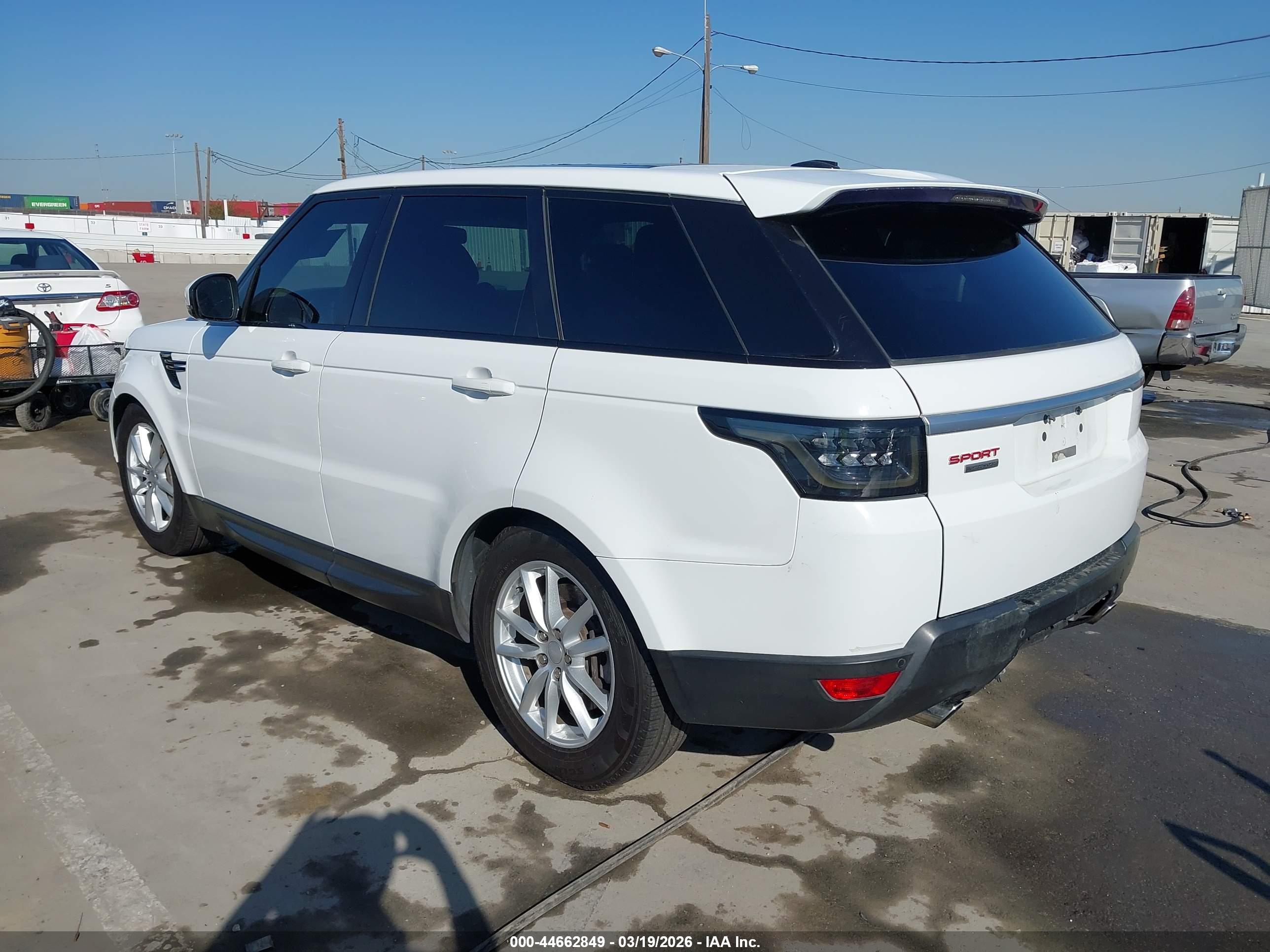 LAND ROVER image 3