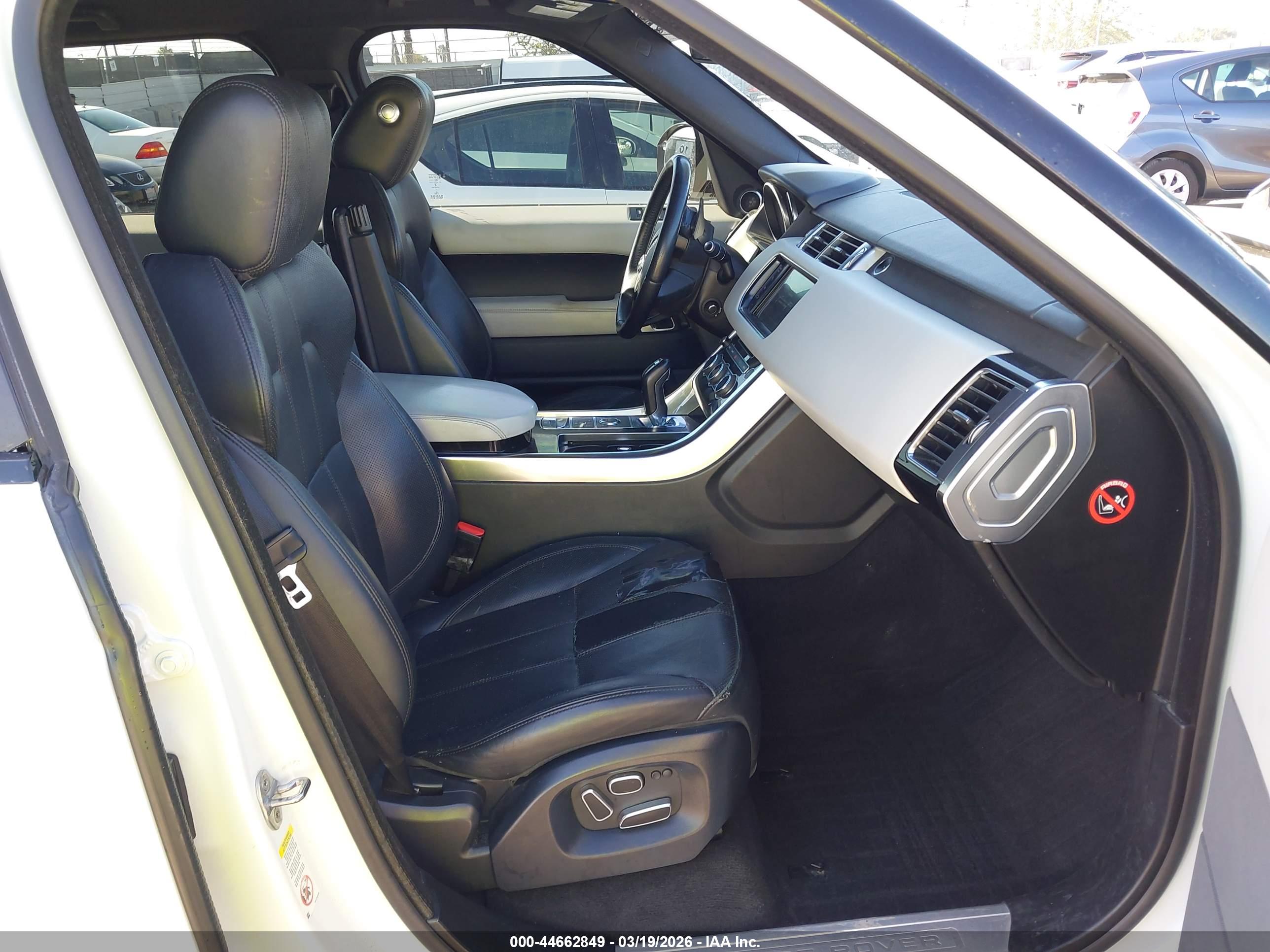 LAND ROVER image 5