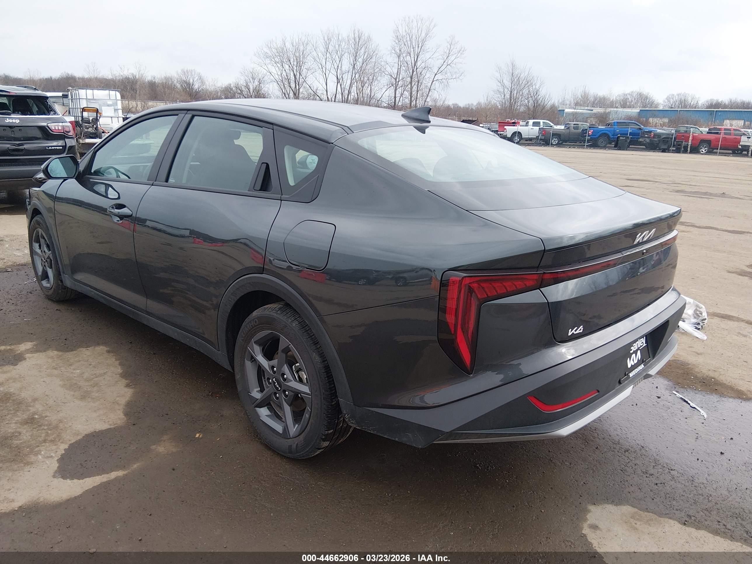 KIA K4 image 3