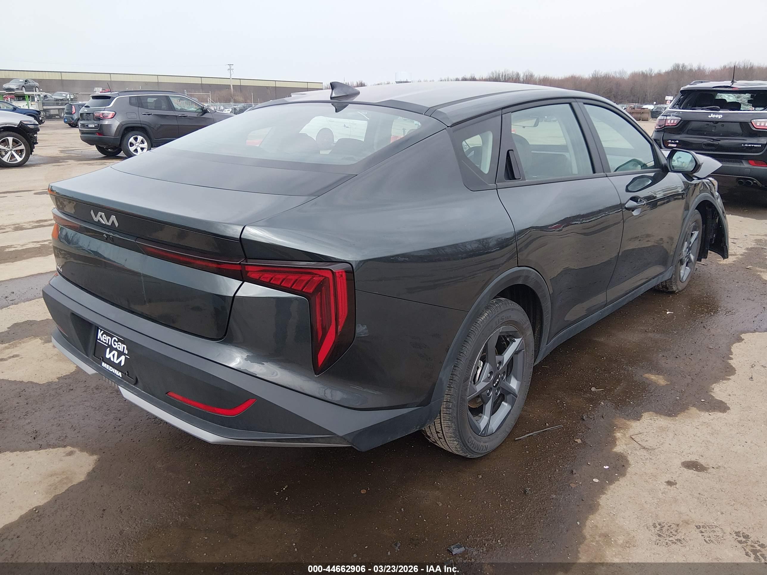 KIA K4 image 4