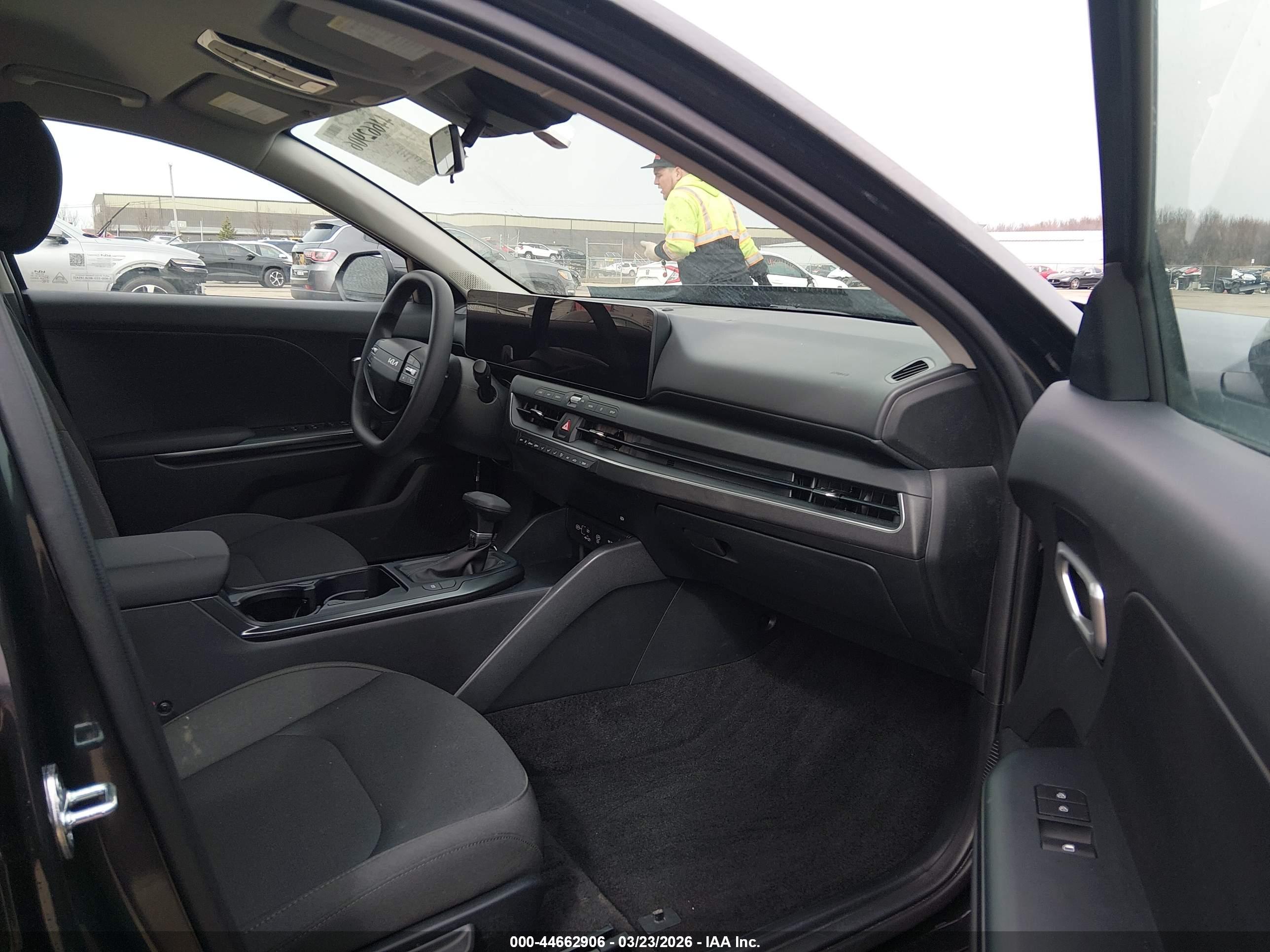 KIA K4 image 5