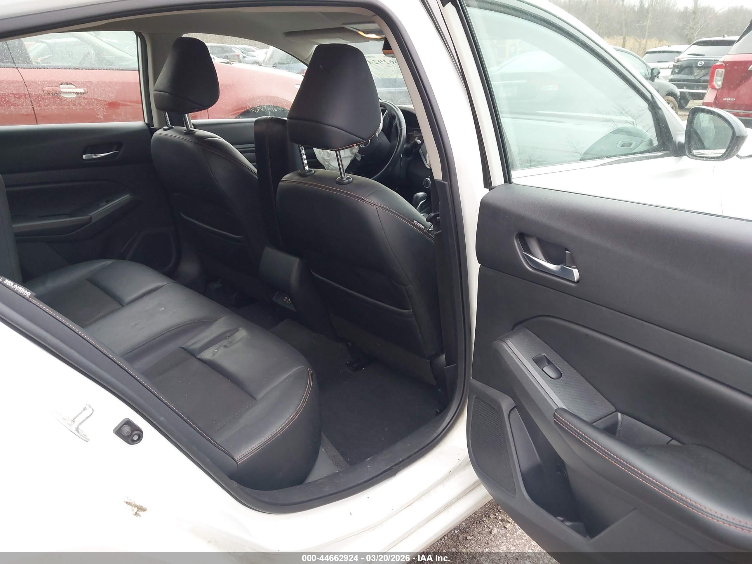 NISSAN ALTIMA image 8