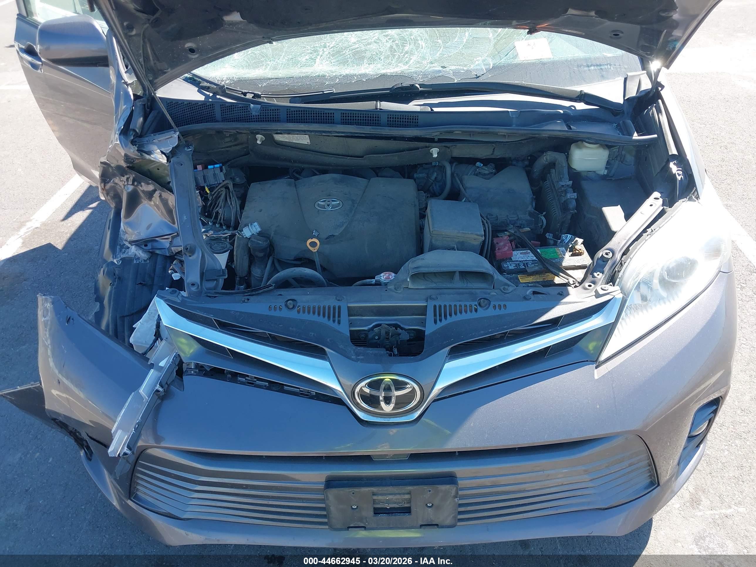 TOYOTA SIENNA image 10