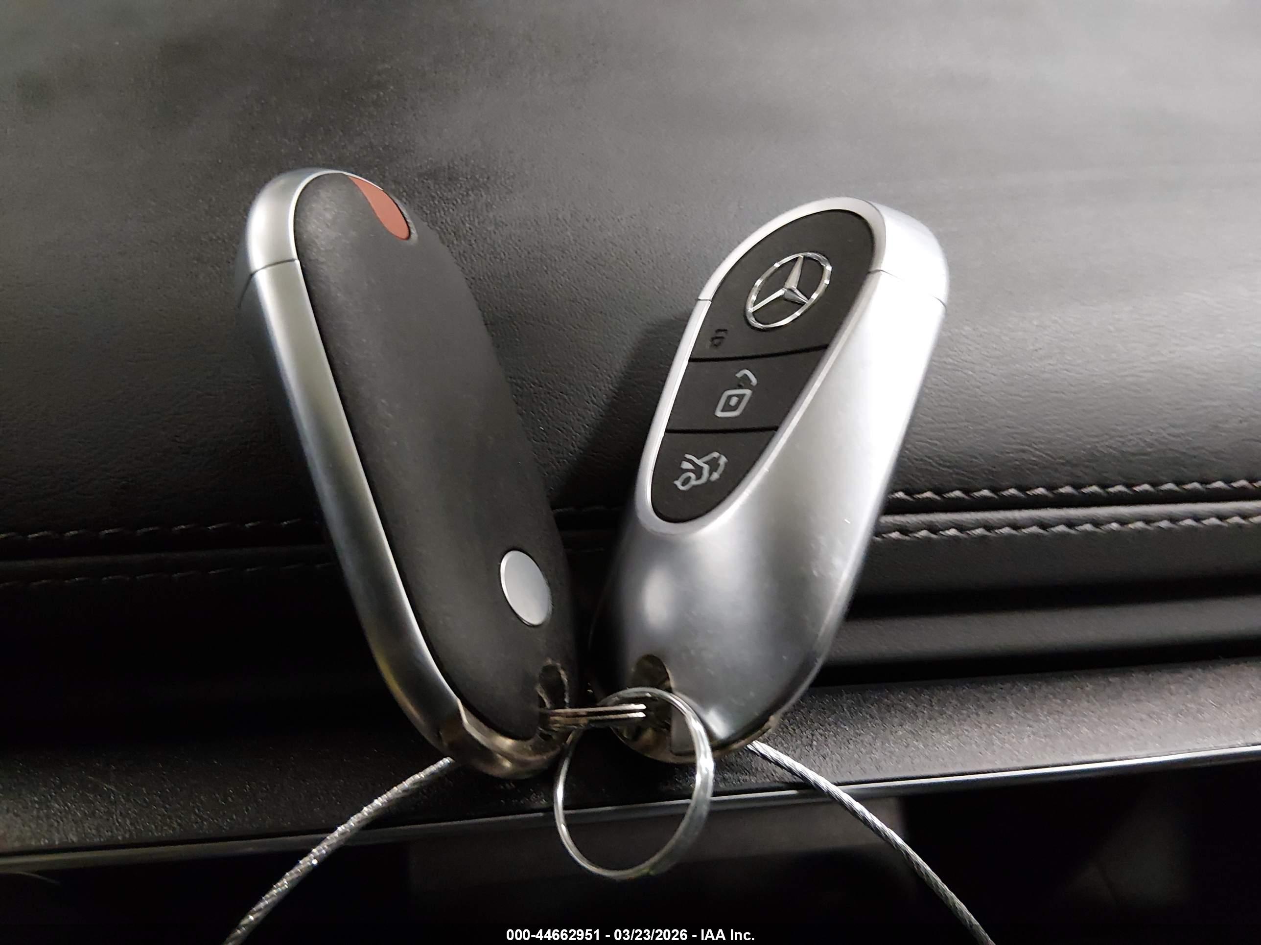 MERCEDES-BENZ GLC image 11