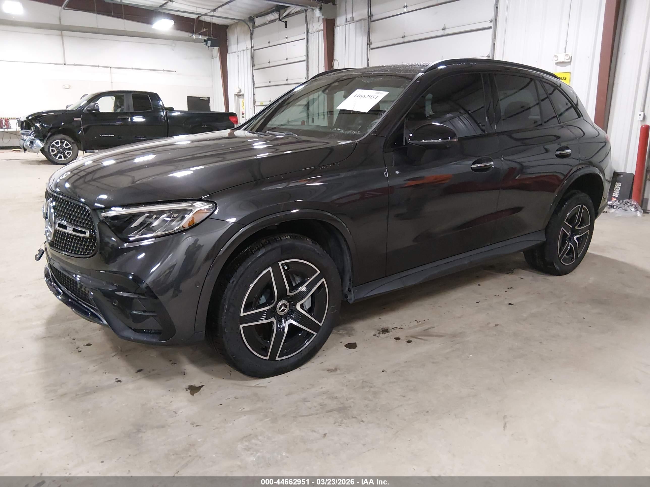MERCEDES-BENZ GLC image 2