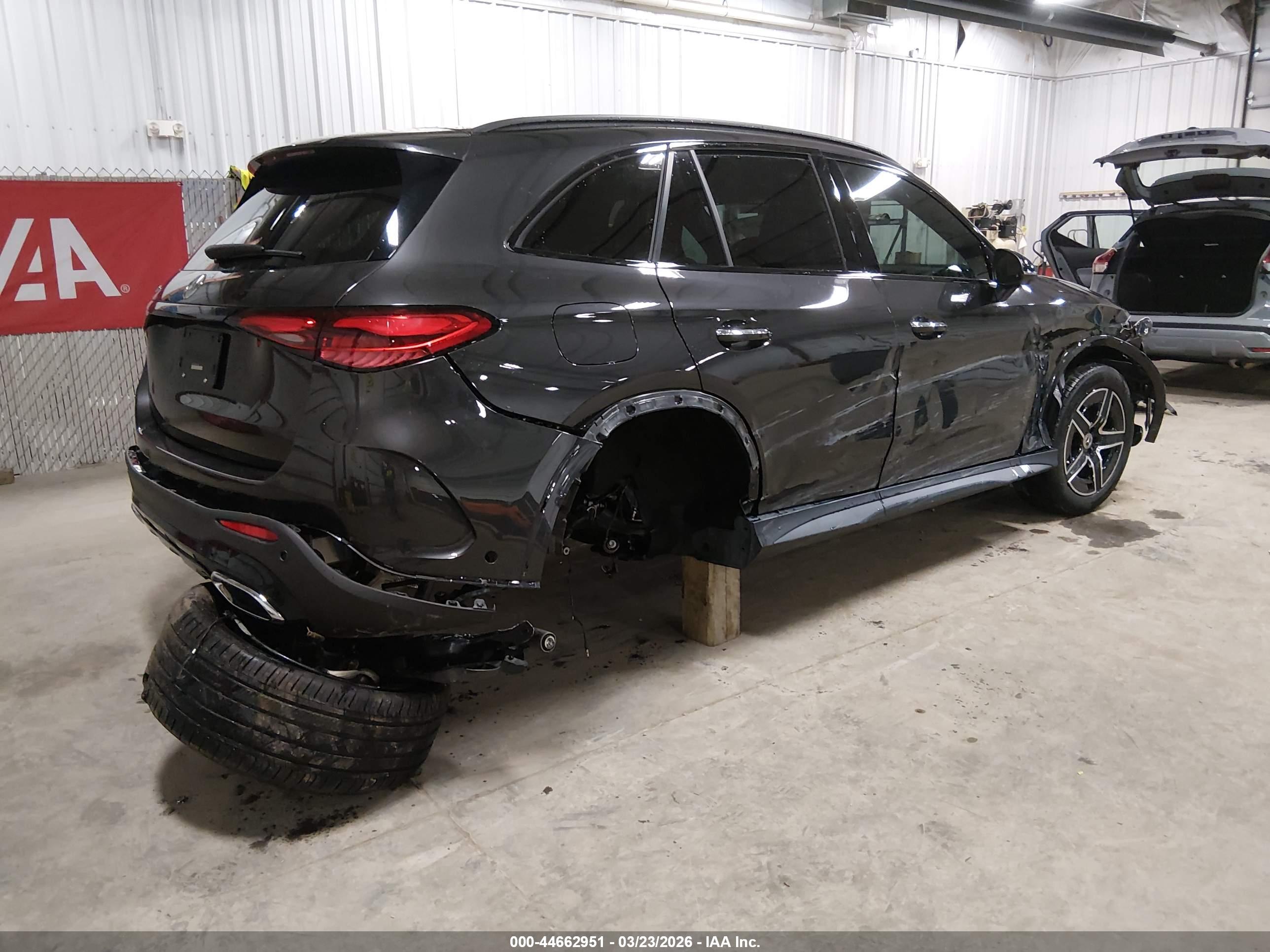 MERCEDES-BENZ GLC image 4