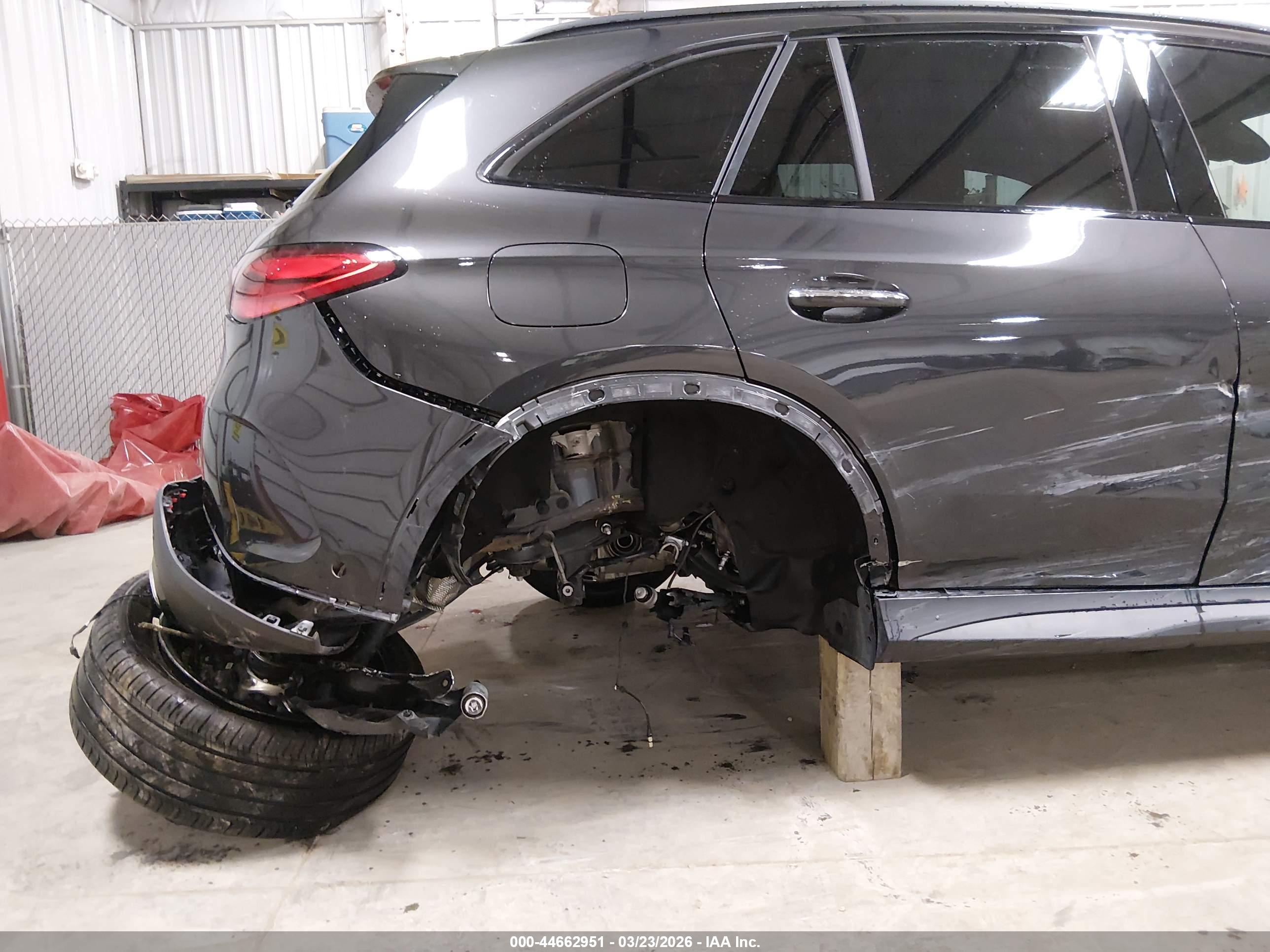 MERCEDES-BENZ GLC image 6