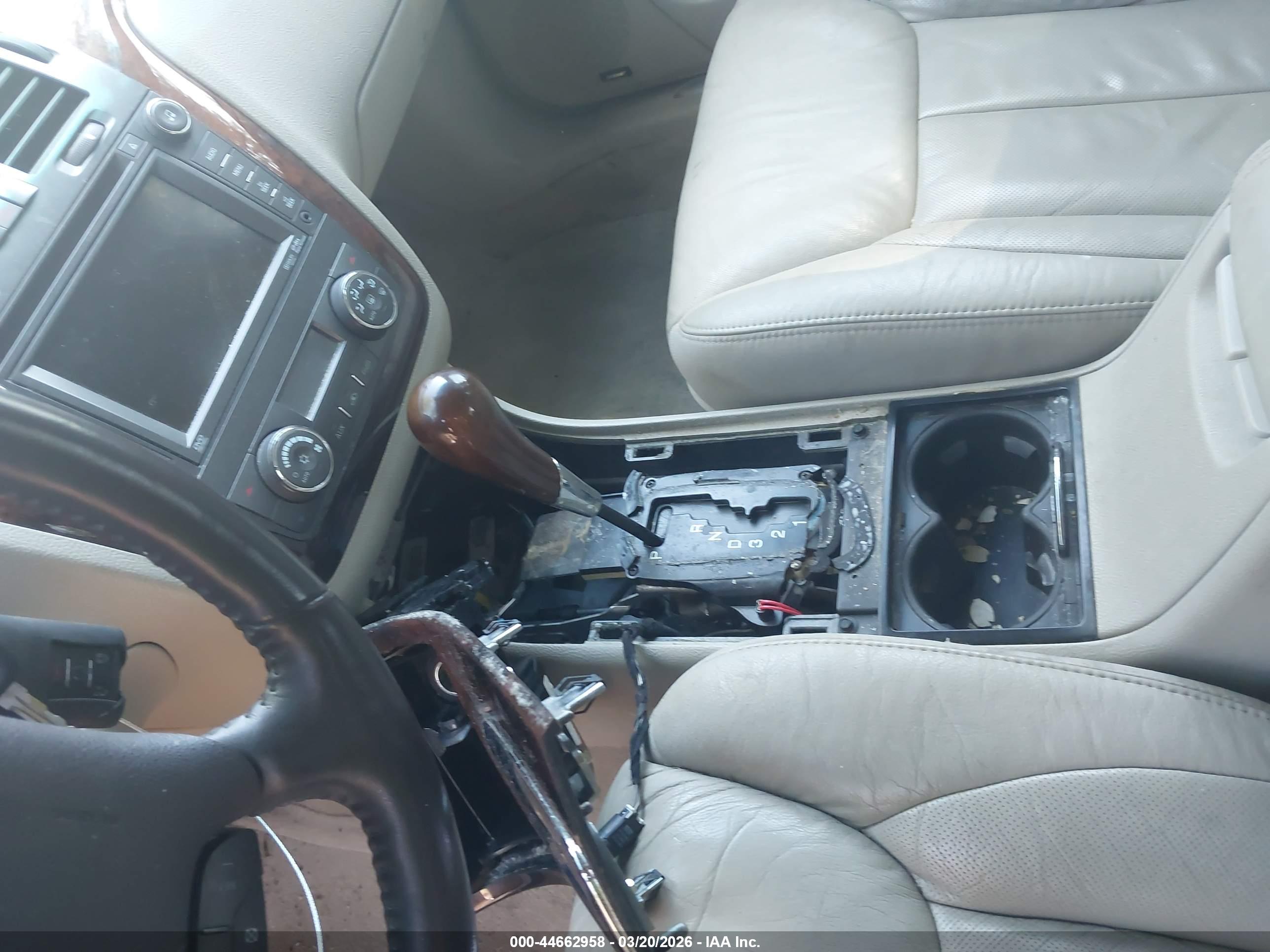 CADILLAC DTS image 6