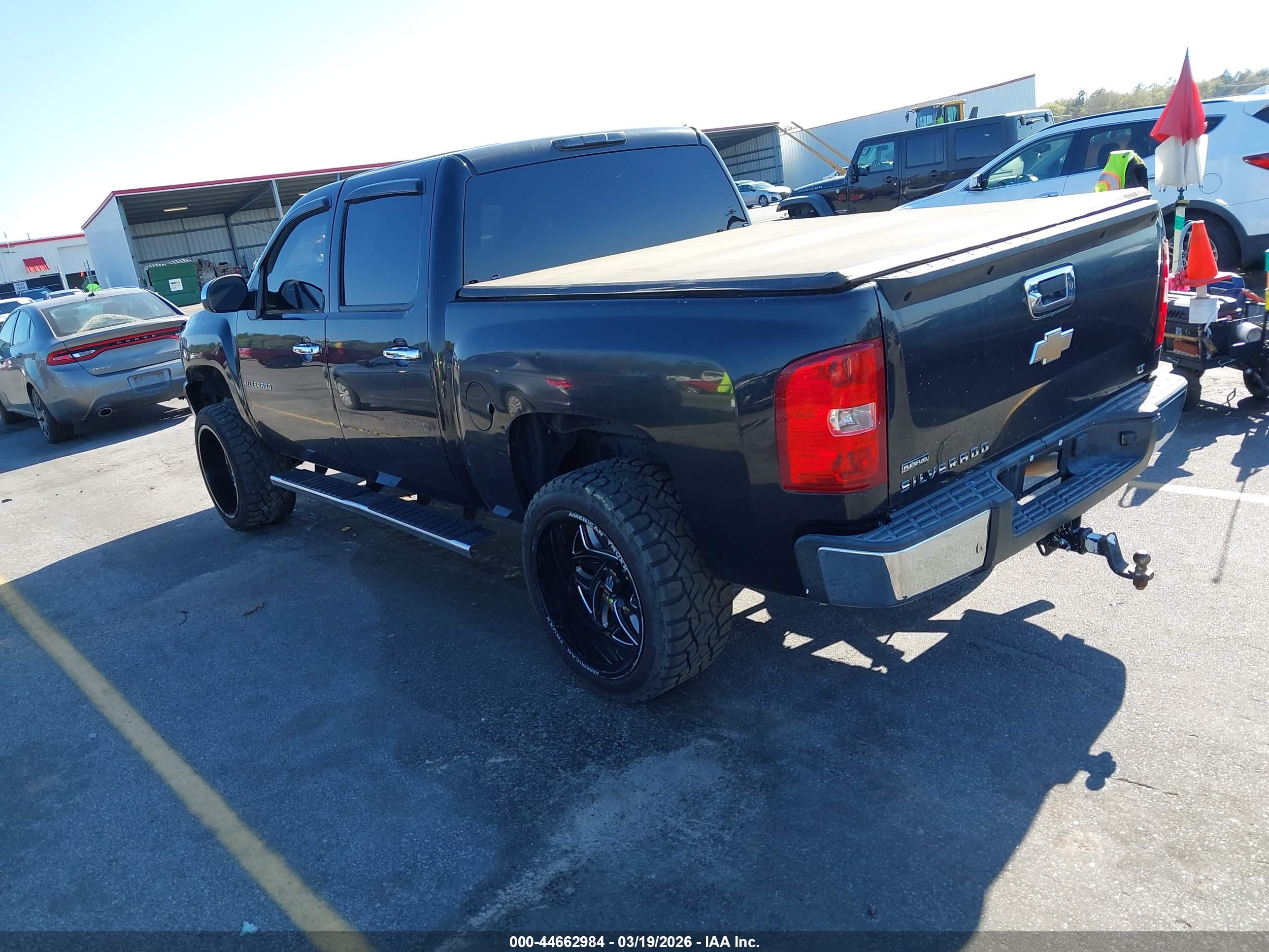 CHEVROLET SILVERADO image 3