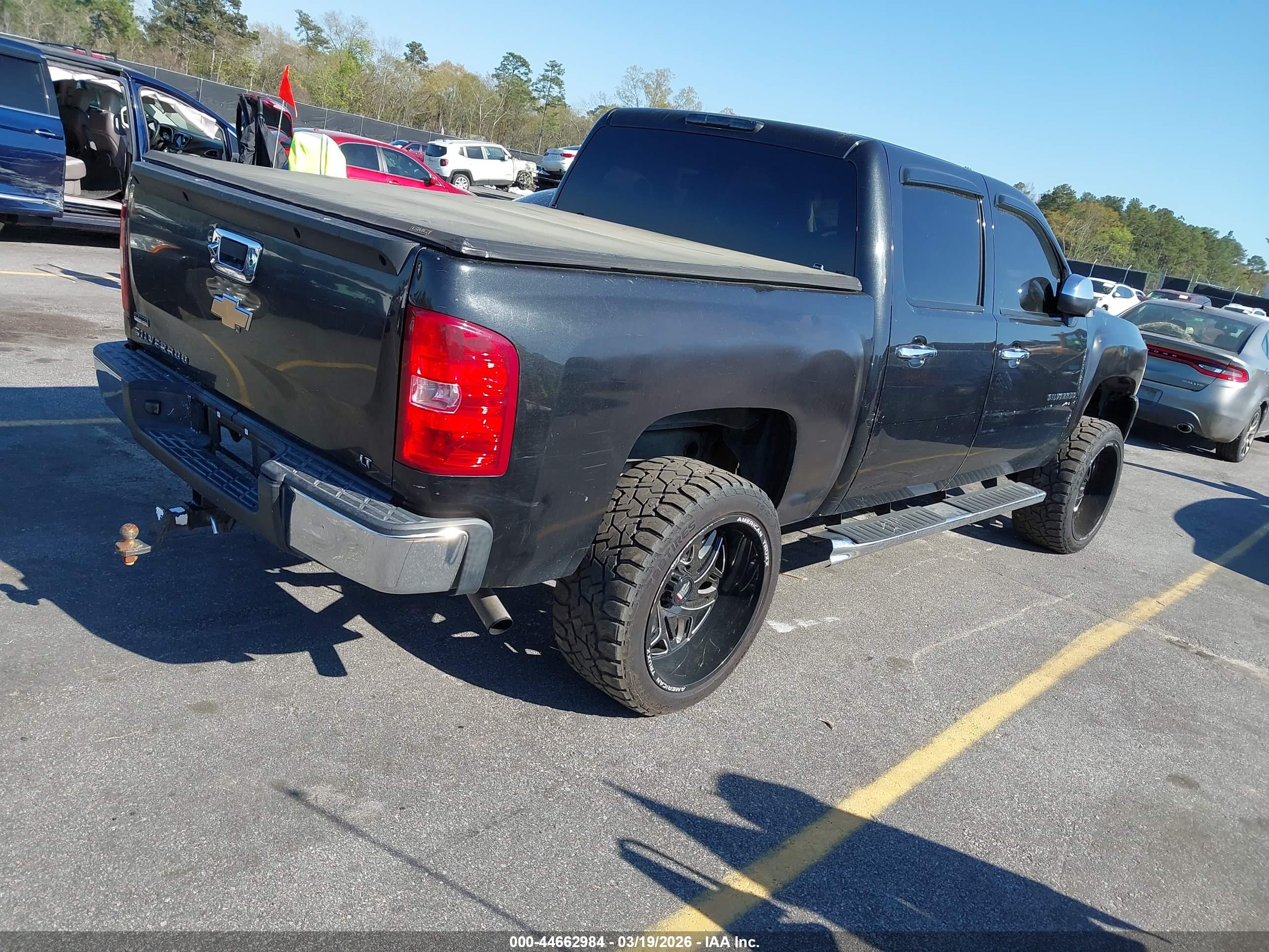 CHEVROLET SILVERADO image 4