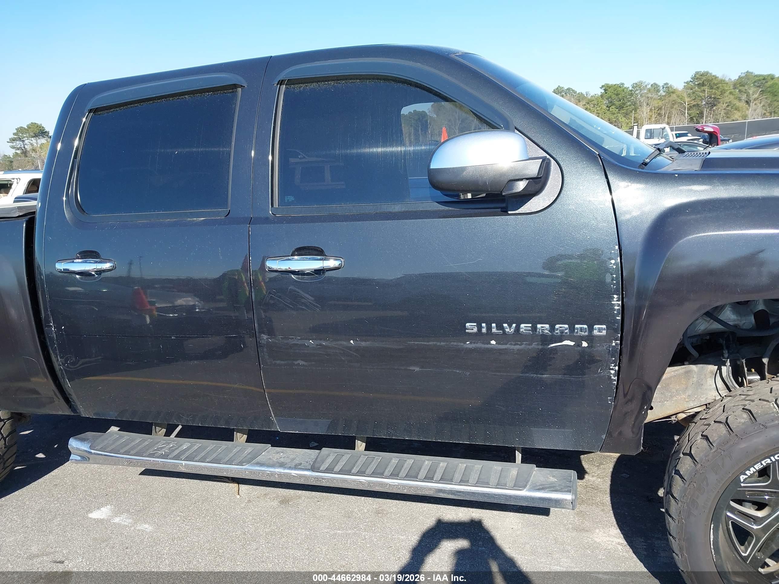 CHEVROLET SILVERADO image 6