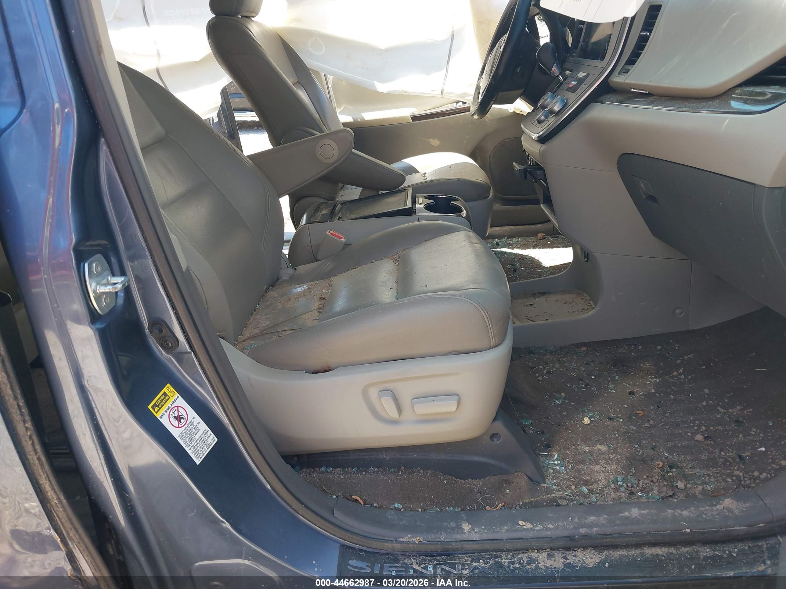 TOYOTA SIENNA image 5