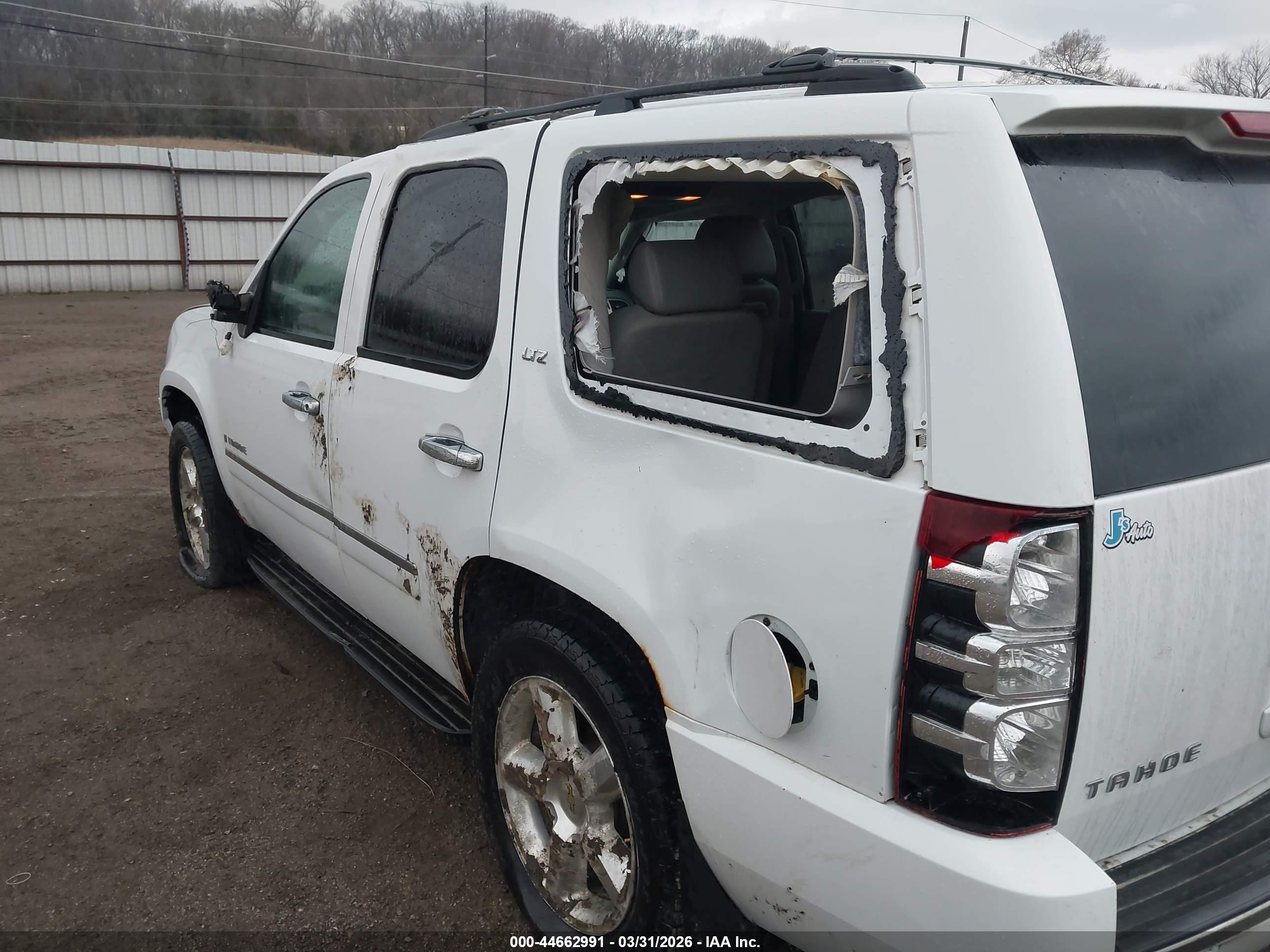 CHEVROLET TAHOE image 6