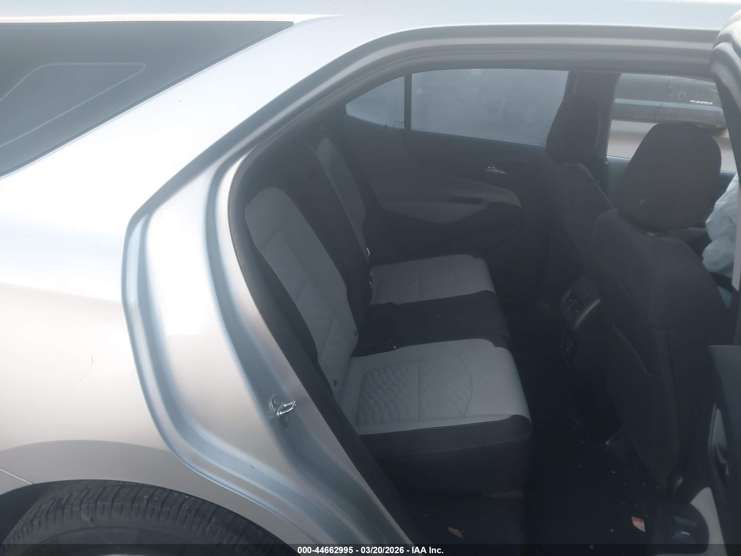 CHEVROLET EQUINOX image 8