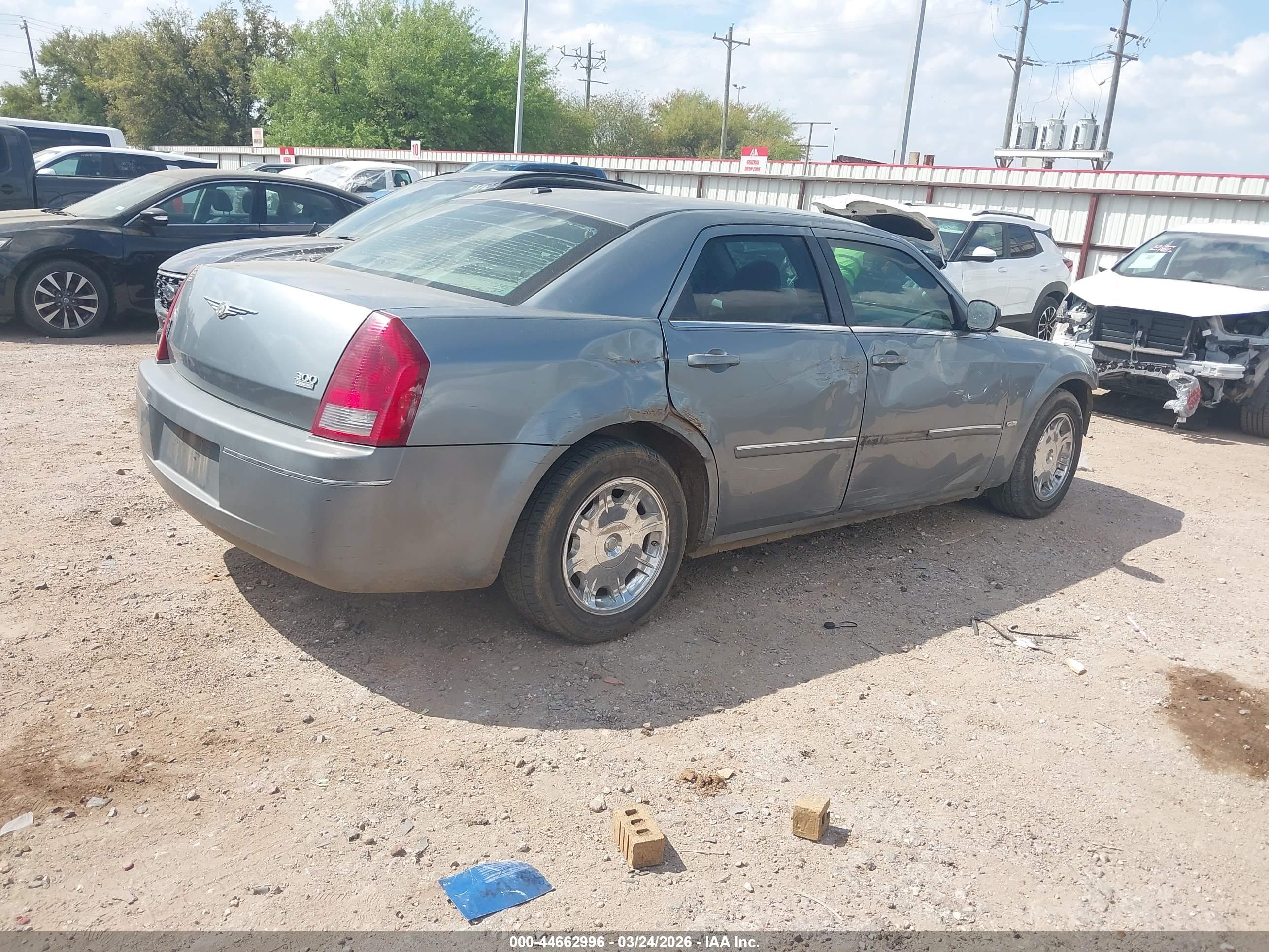 CHRYSLER 300 image 4