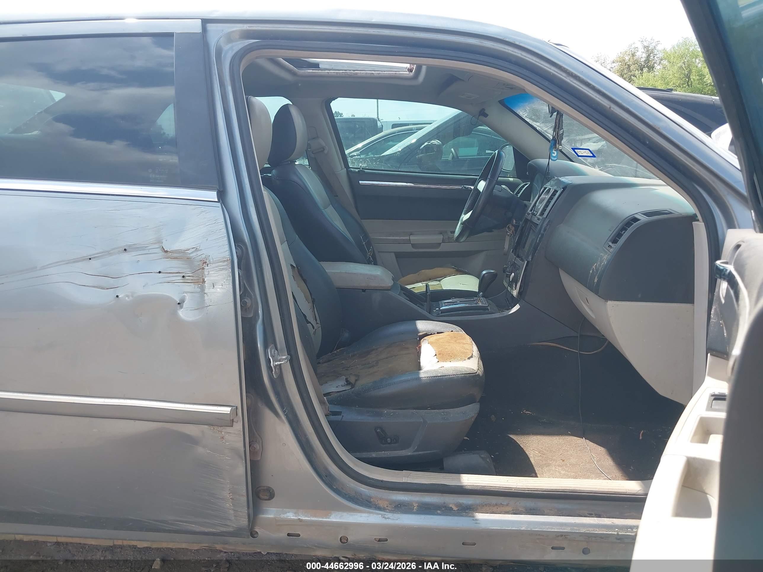 CHRYSLER 300 image 5