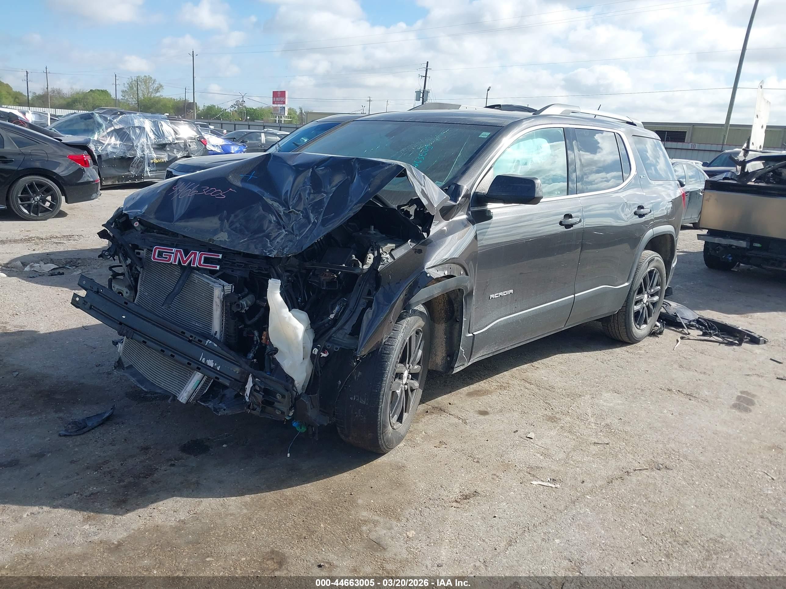 GMC ACADIA image 2