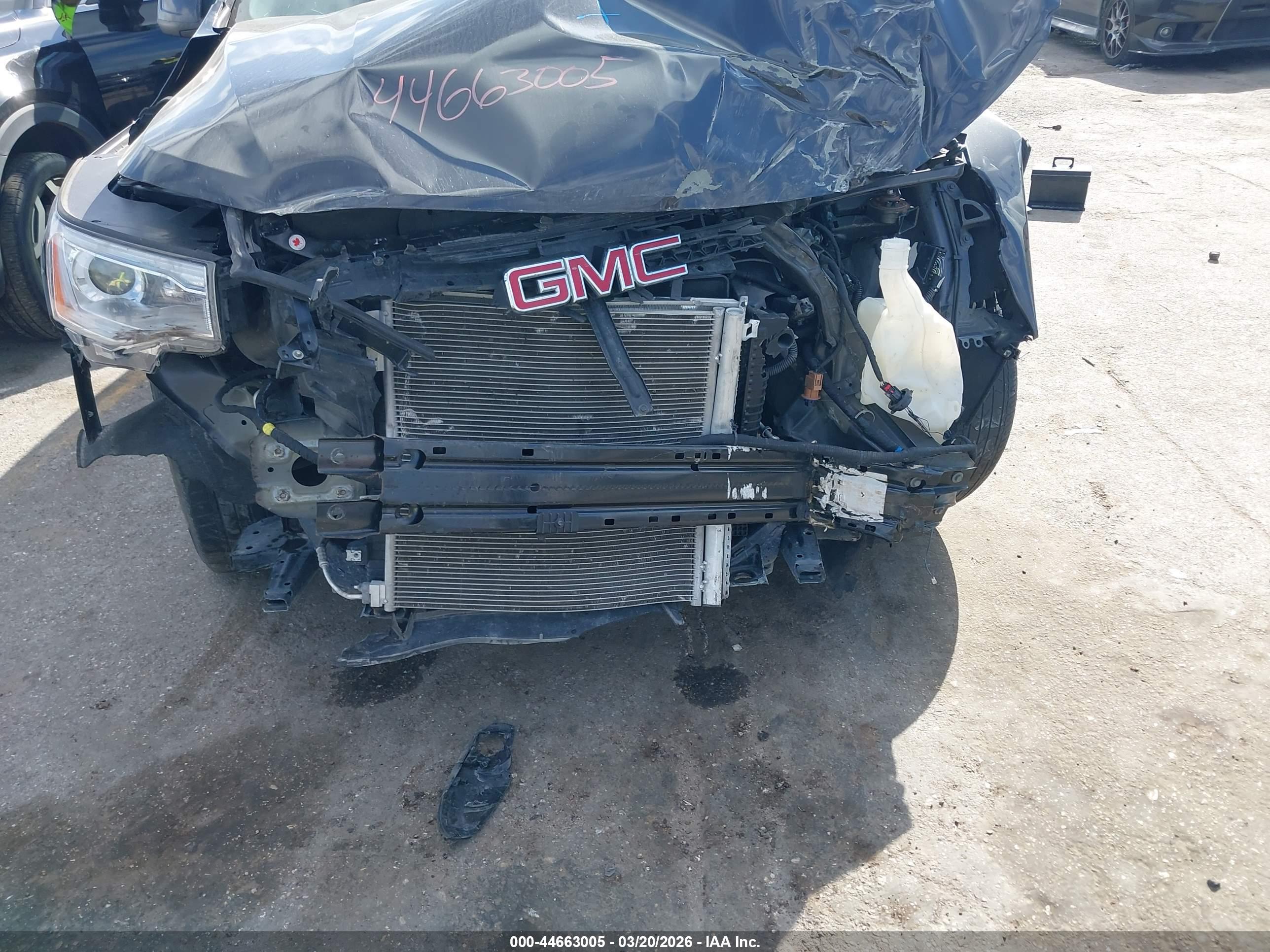 GMC ACADIA image 6