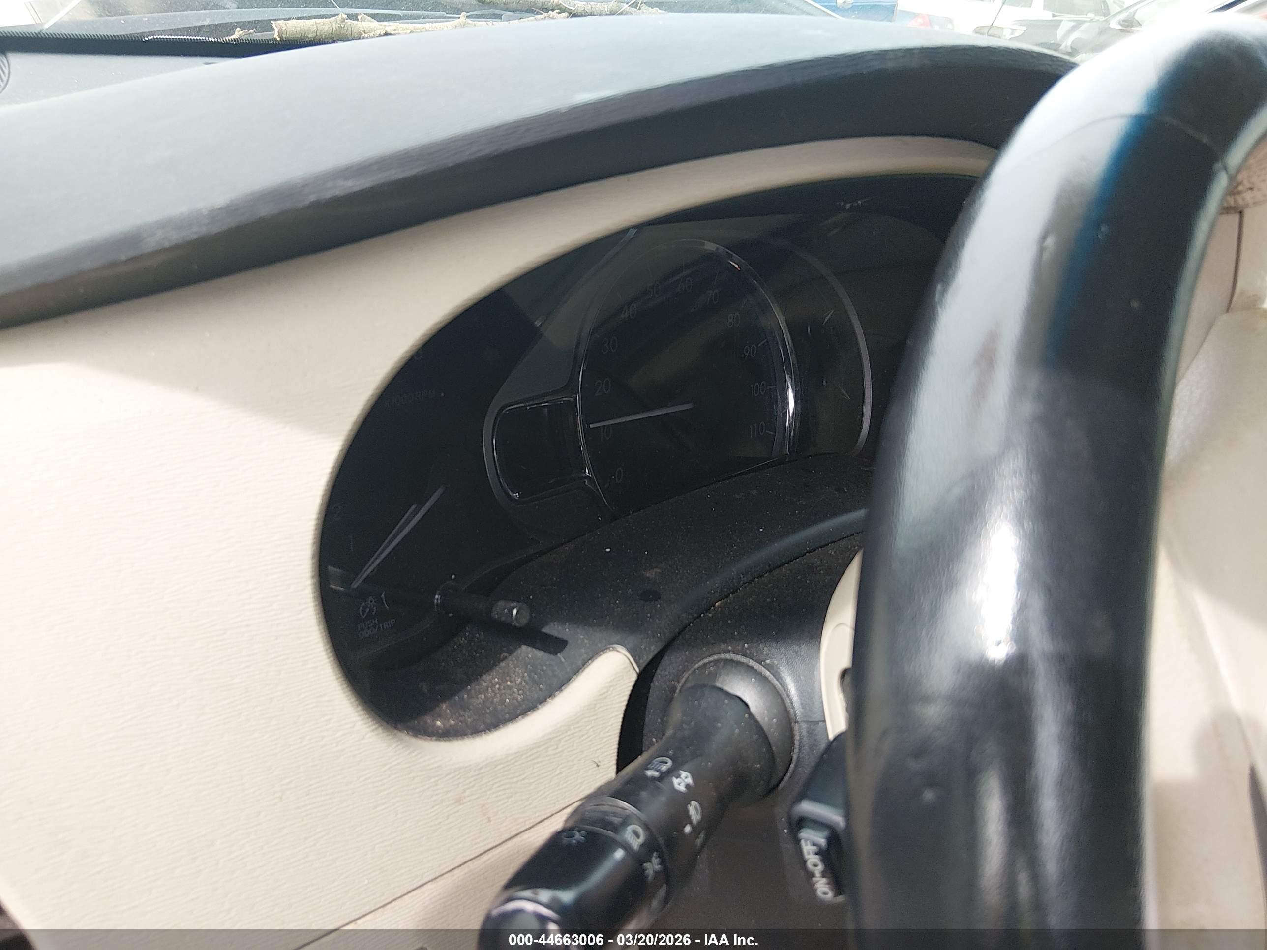 TOYOTA SIENNA image 7